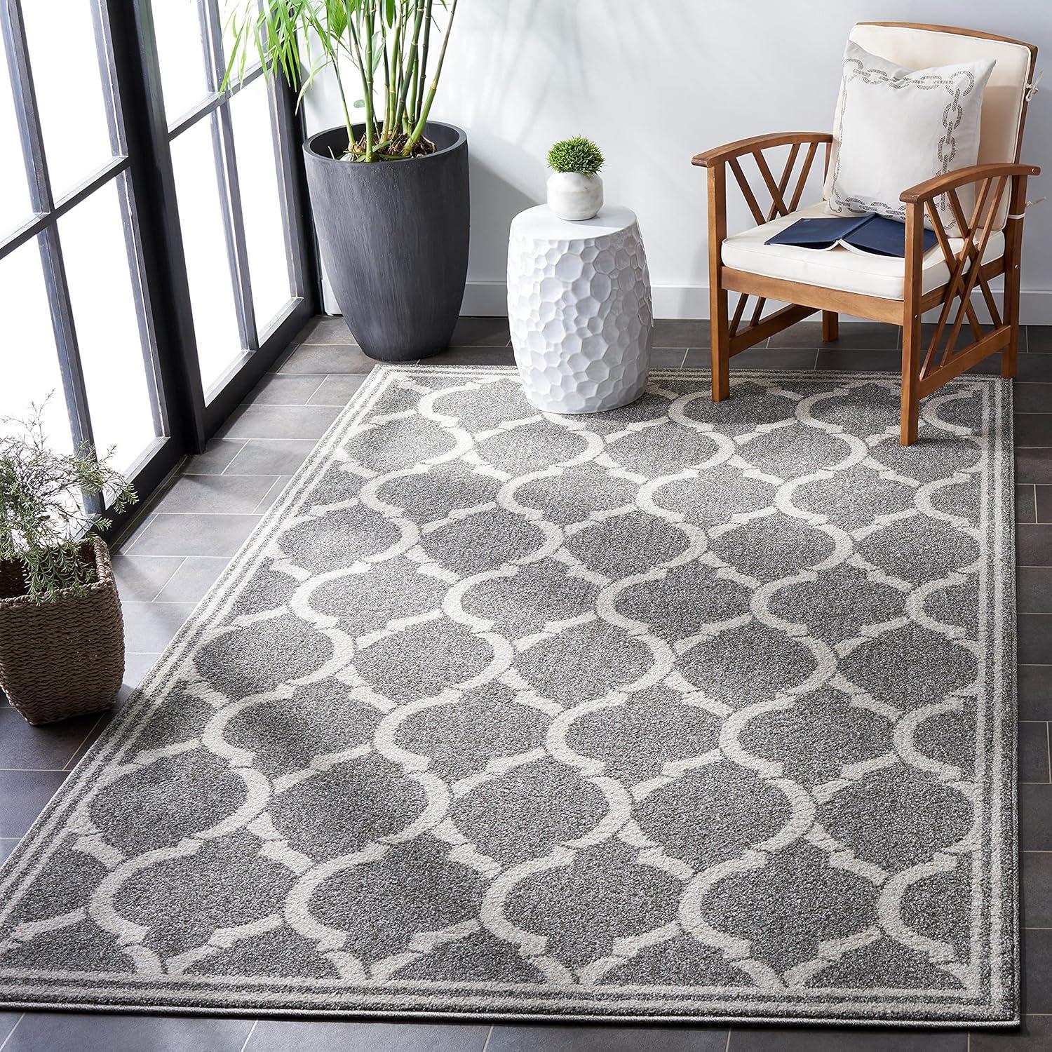 SAFAVIEH Amherst Wendy Geometric Area Rug, Dark Grey/Beige, 4' x 6'