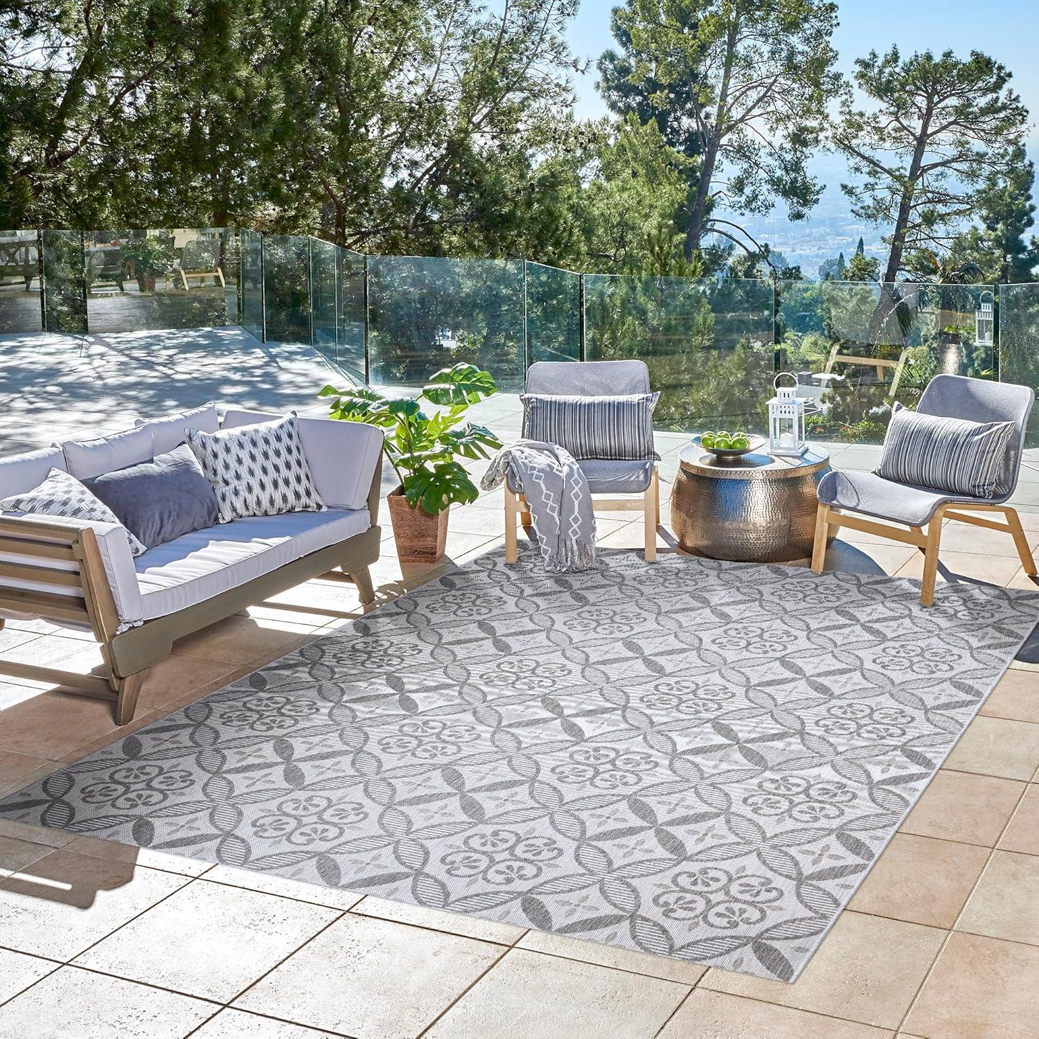 Paseo Niala Medallion Checkered Gray Ash Steel Polypropylene Flatweave Indoor/ Outdoor Area Rug