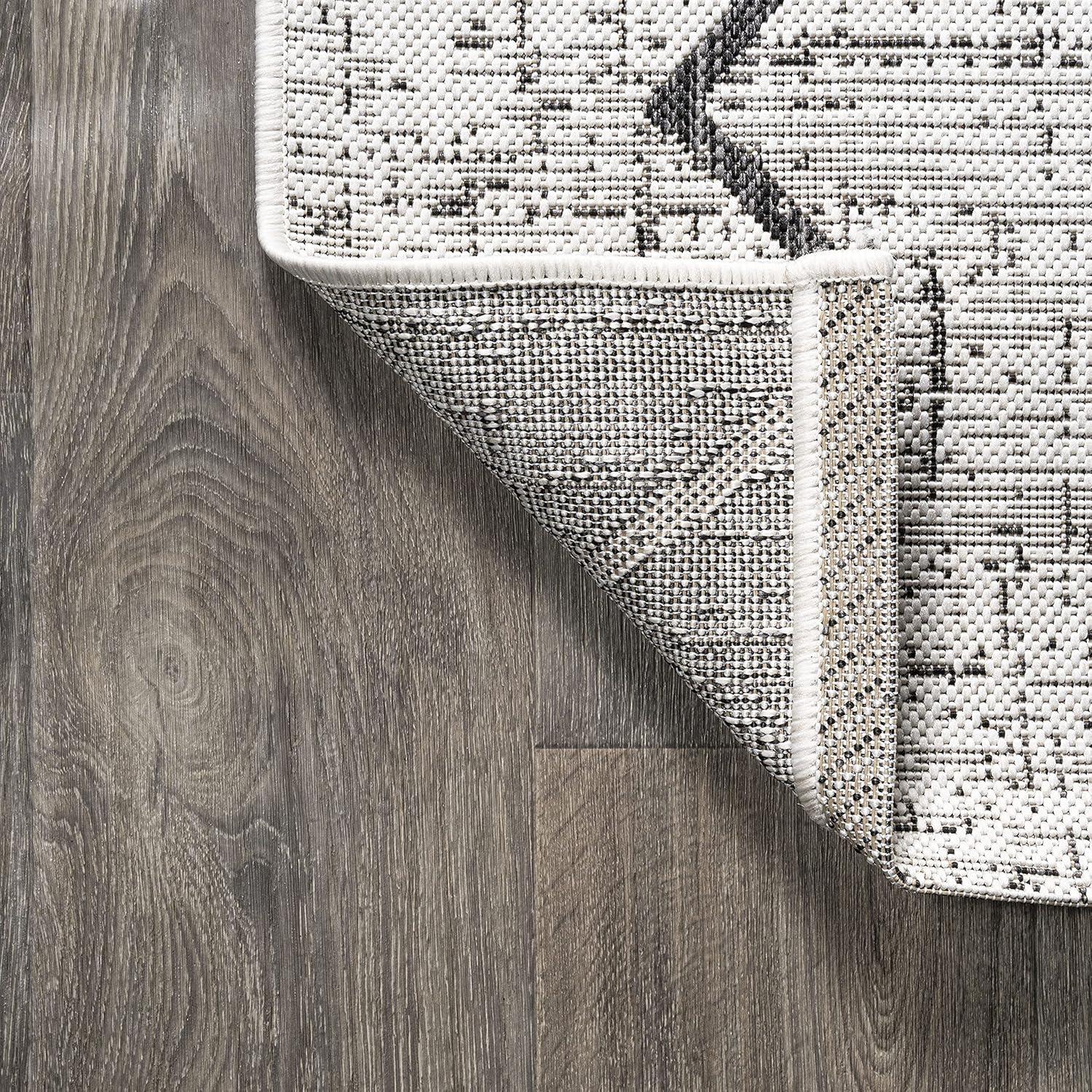 2'x10' Carwa Diamond Trellis Indoor/Outdoor Runner Rug, Ivory/Black - JONATHAN Y