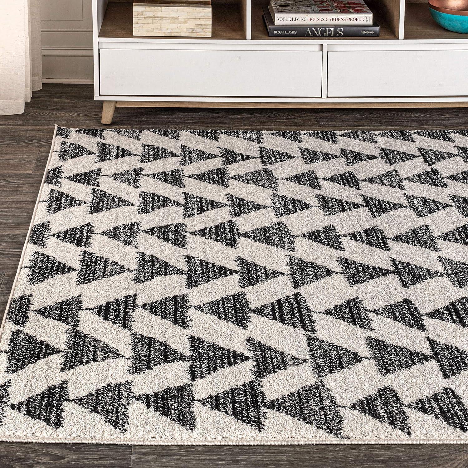 5'x8' Aisha Moroccan Triangle Geometric  Area Rug, Cream/Black - JONATHAN Y