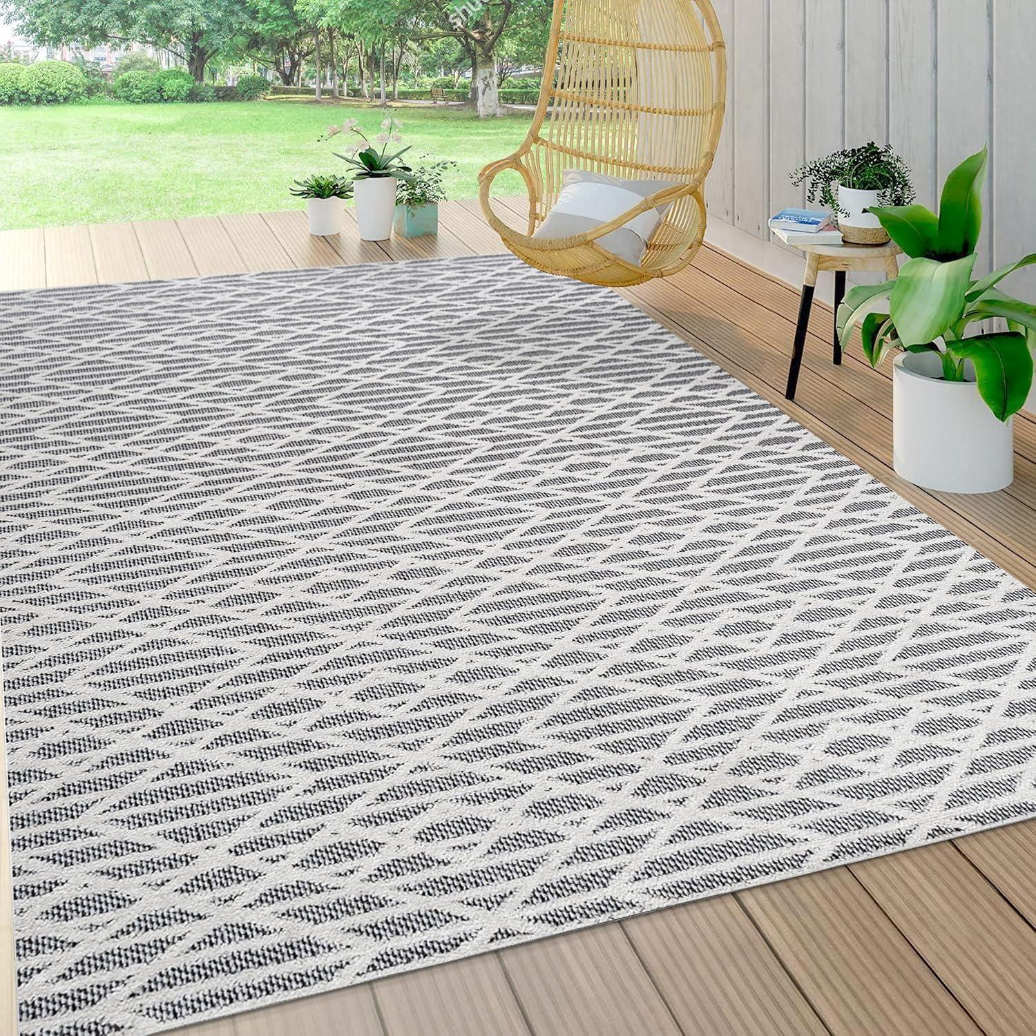 Elegant Ivory Diamond 4' x 6' Synthetic Reversible Area Rug