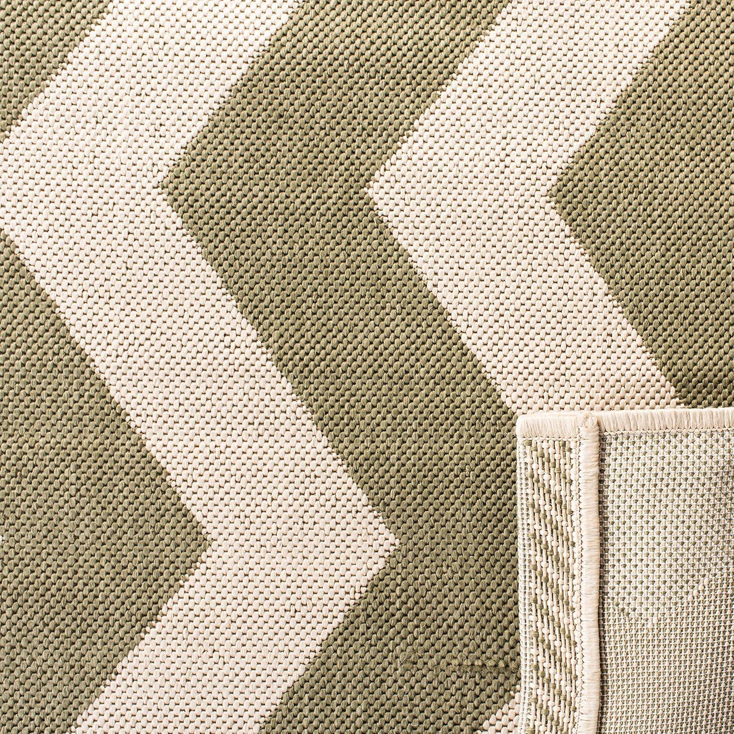 SAFAVIEH Courtyard Ayden Chevron Indoor/Outdoor Area Rug, 4' x 5'7", Green/Beige