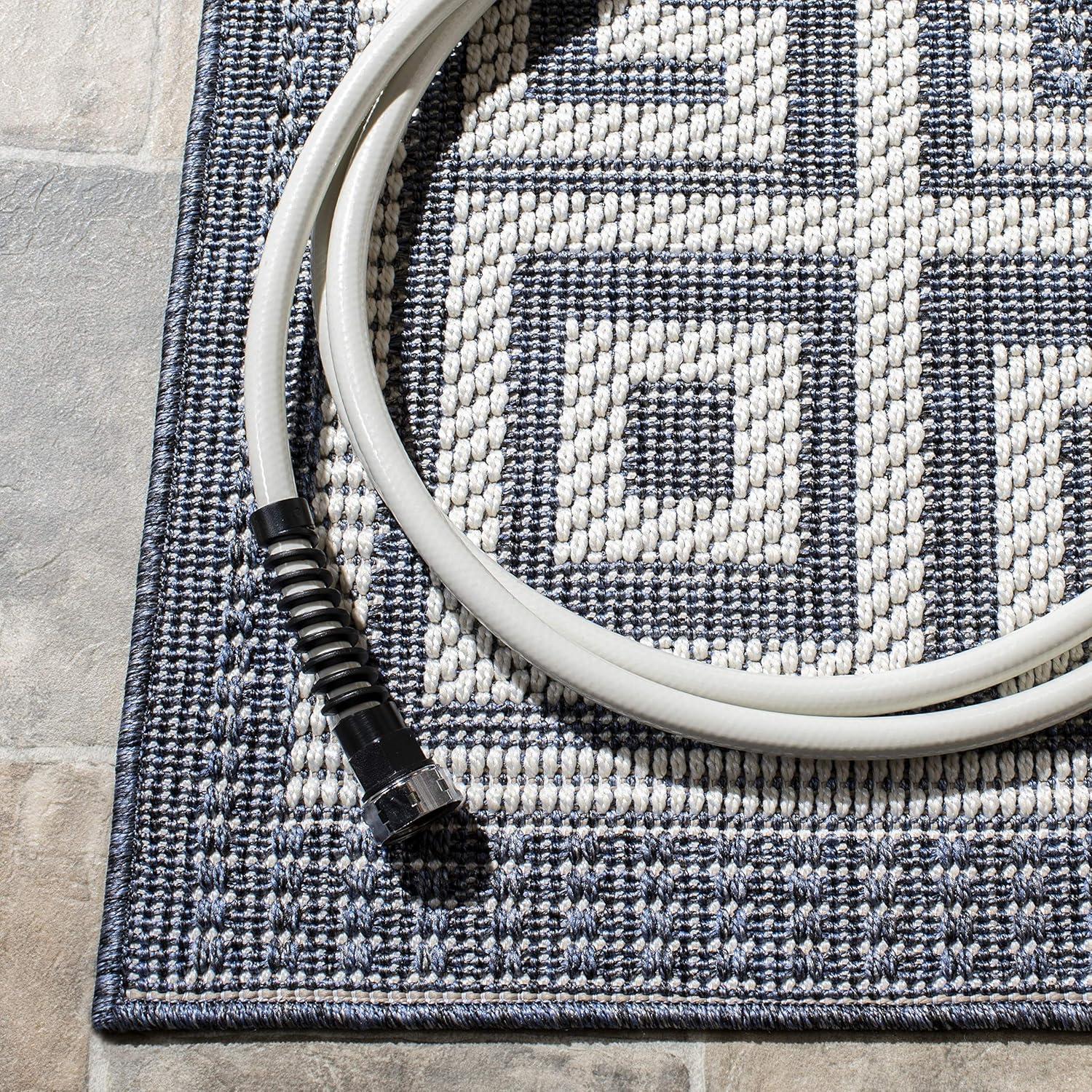 SAFAVIEH Bermuda Isidora Geometric Machine Washable Indoor/Outdoor Area Rug, Ivory/Blue, 5'3" x 7'6"
