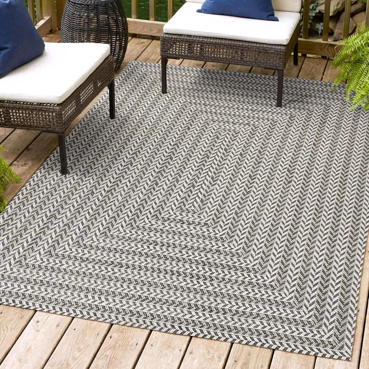 Chevron Modern Concentric Squares Indoor/Outdoor Area Rug - JONATHAN Y