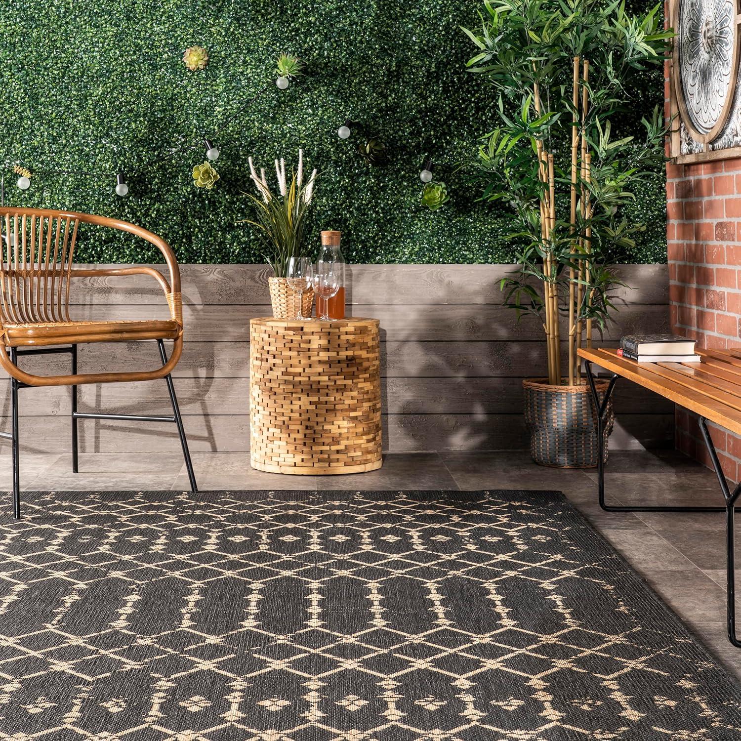 Charcoal Moroccan Trellis Indoor/Outdoor Synthetic Area Rug