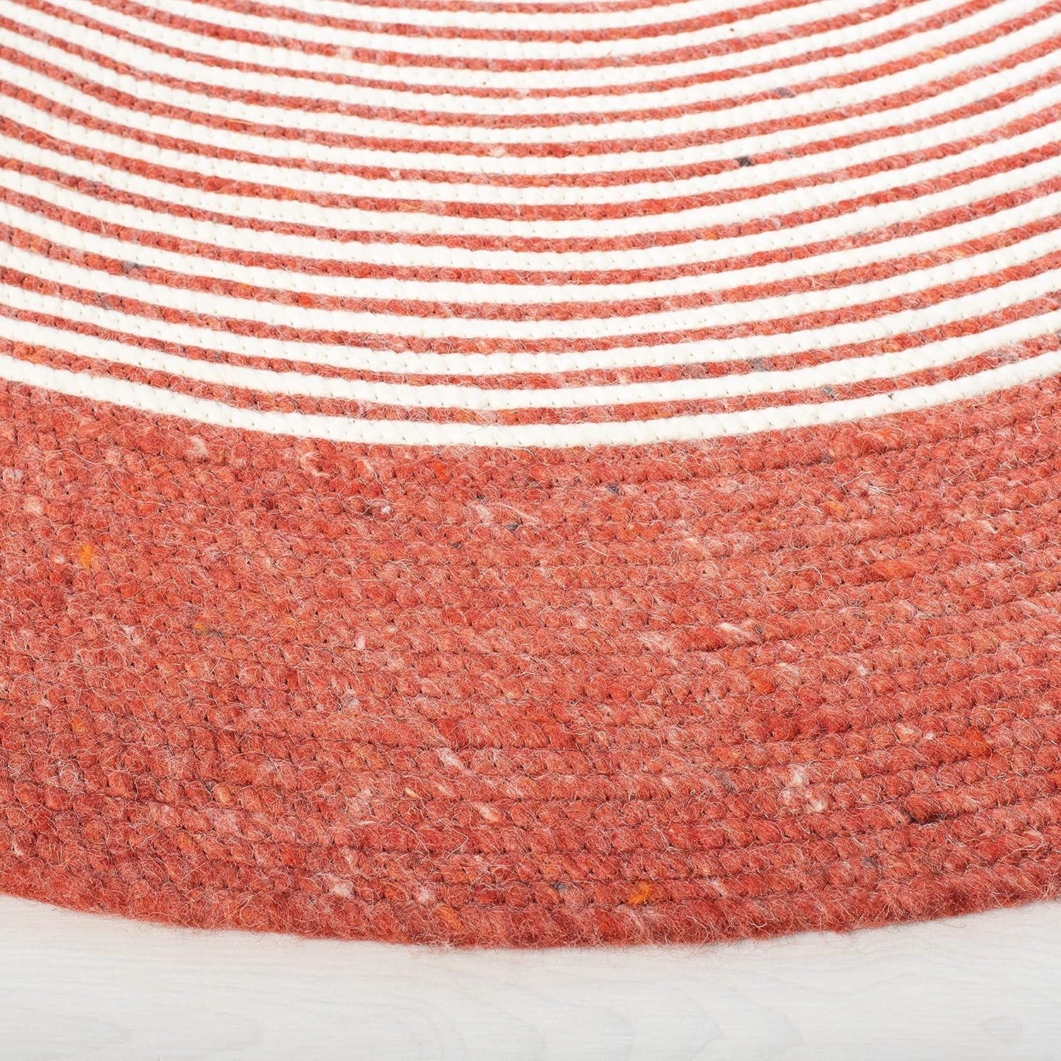 Braided BRD904 Hand Woven Indoor Area Rug - Red/Ivory - 4'x6' Oval - Safavieh