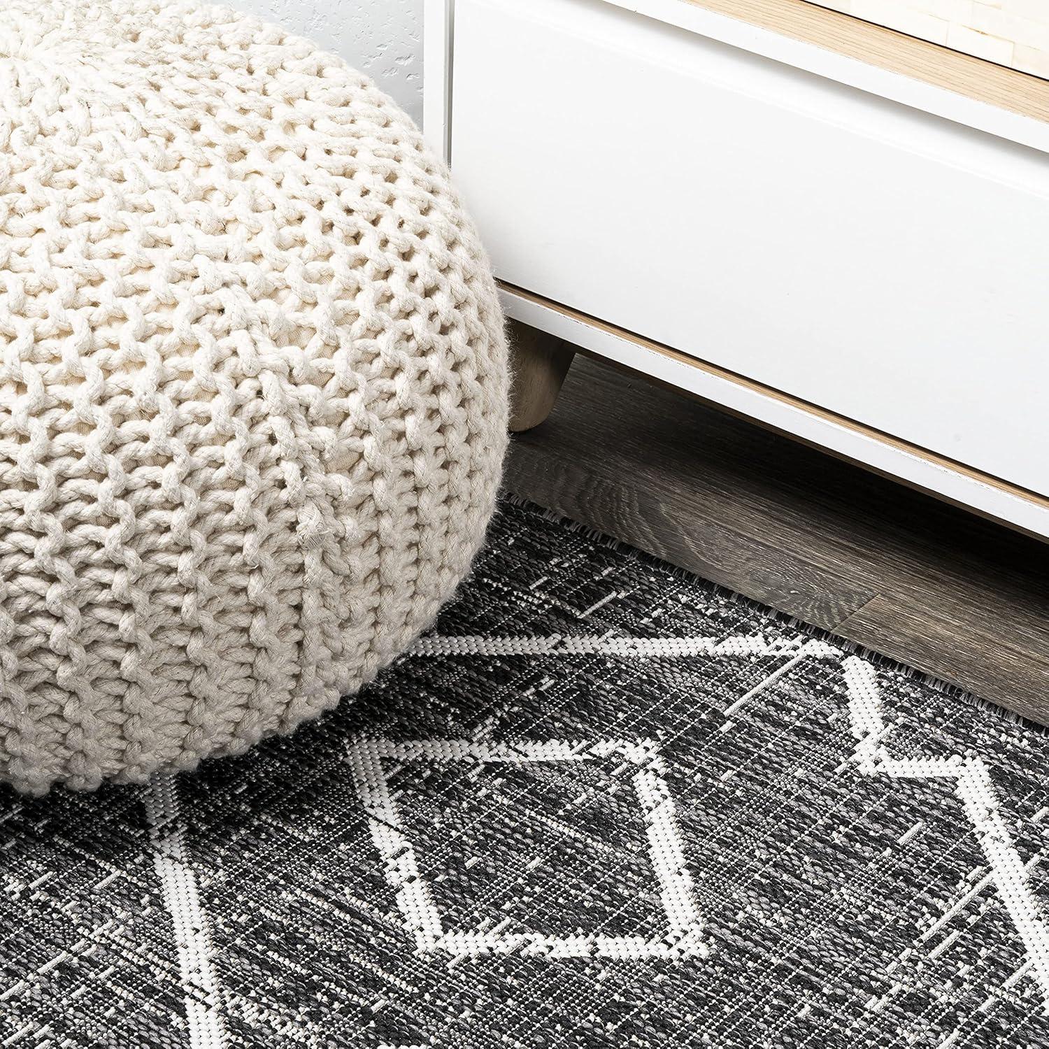 2'x10' Carwa  Diamond Trellis Indoor/Outdoor Runner Rug, Black/Ivory - JONATHAN Y
