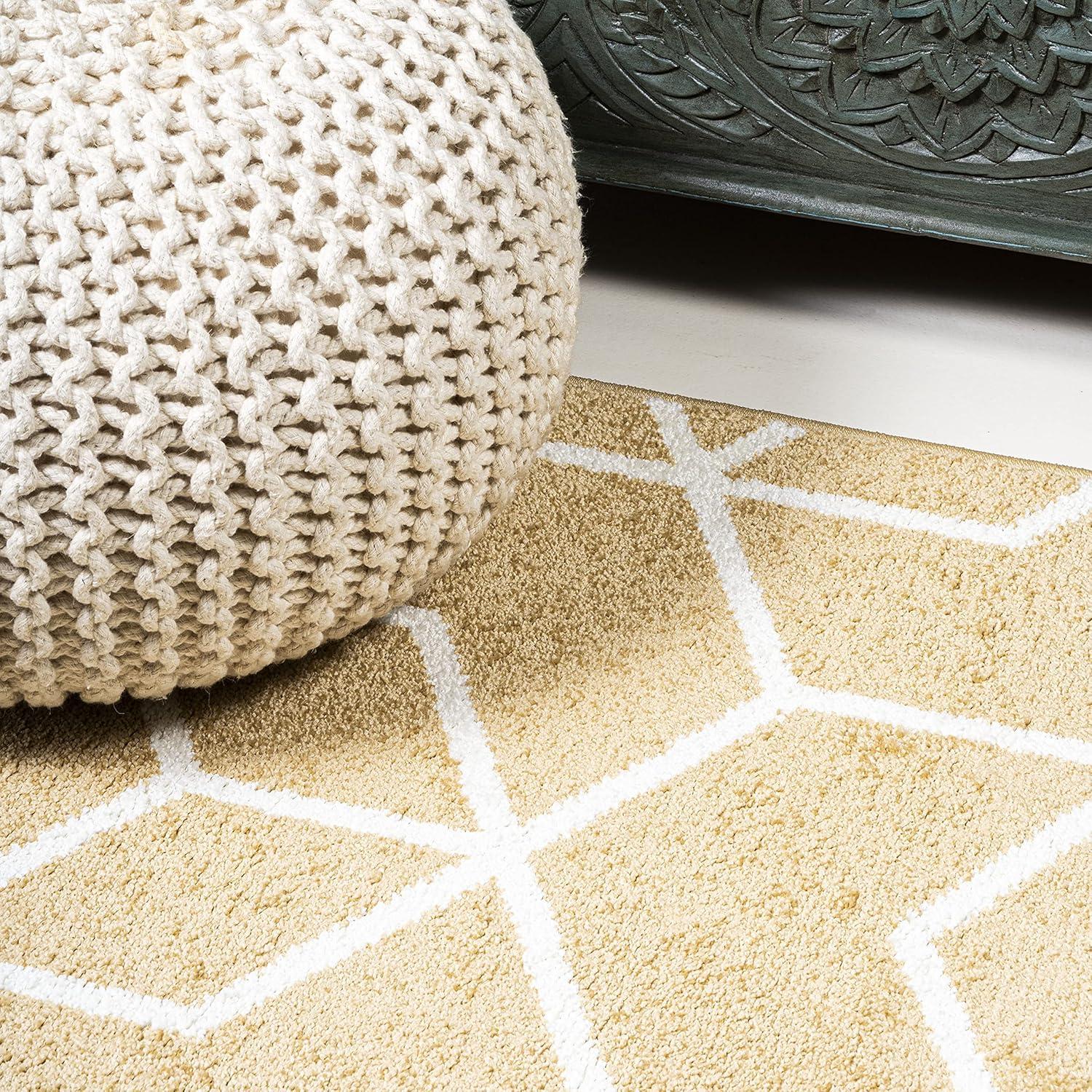 5'x8' Tumbling Blocks Modern Geometric Area Rug, Gold/White - JONATHAN Y