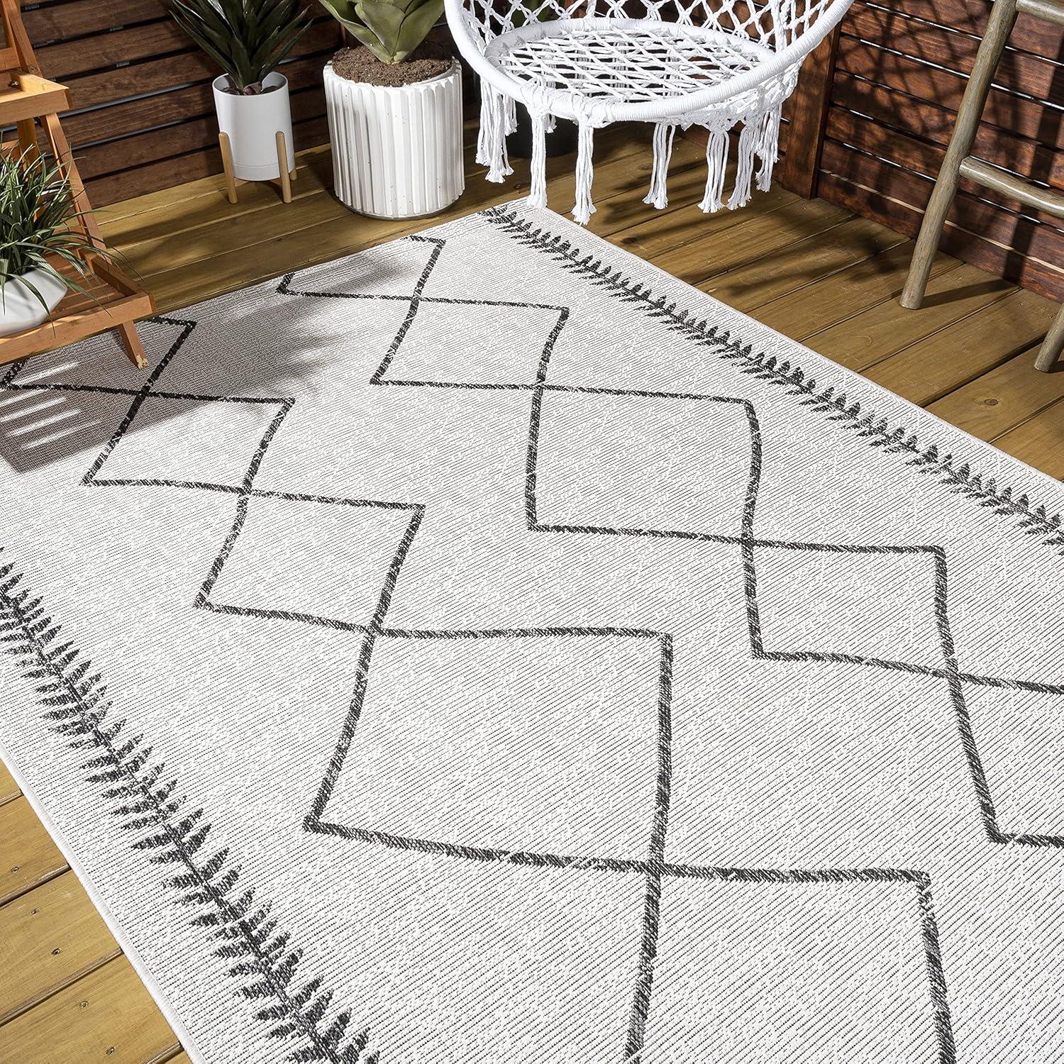 Derya Diamond Trellis Indoor/Outdoor Area Rug - JONATHAN Y