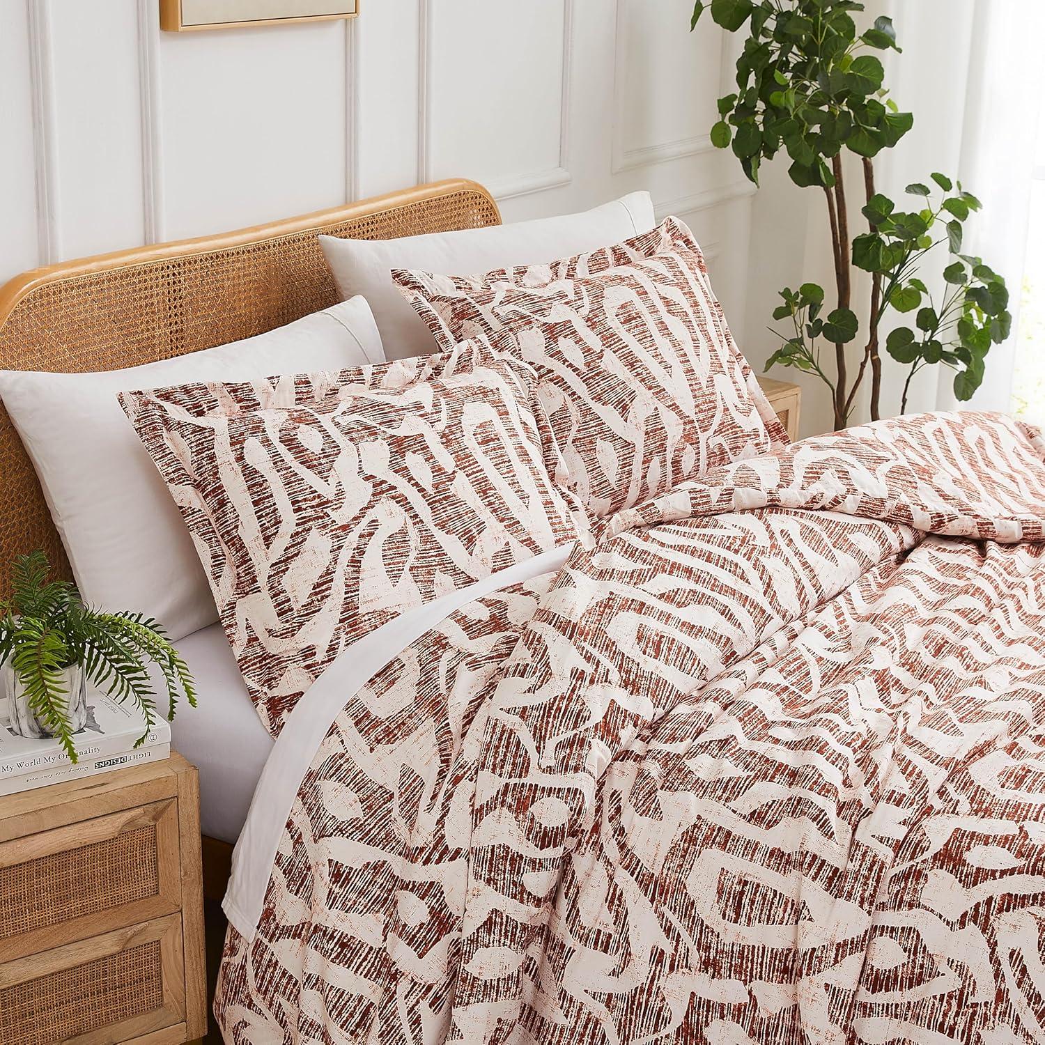Southshore Fine Living, Inc. Oversized King Size Comforter Bedding Set, Down Alternative Filling, Modern Abstract Bed Spread, California/King Comforter & Matching Shams, Rust Khari