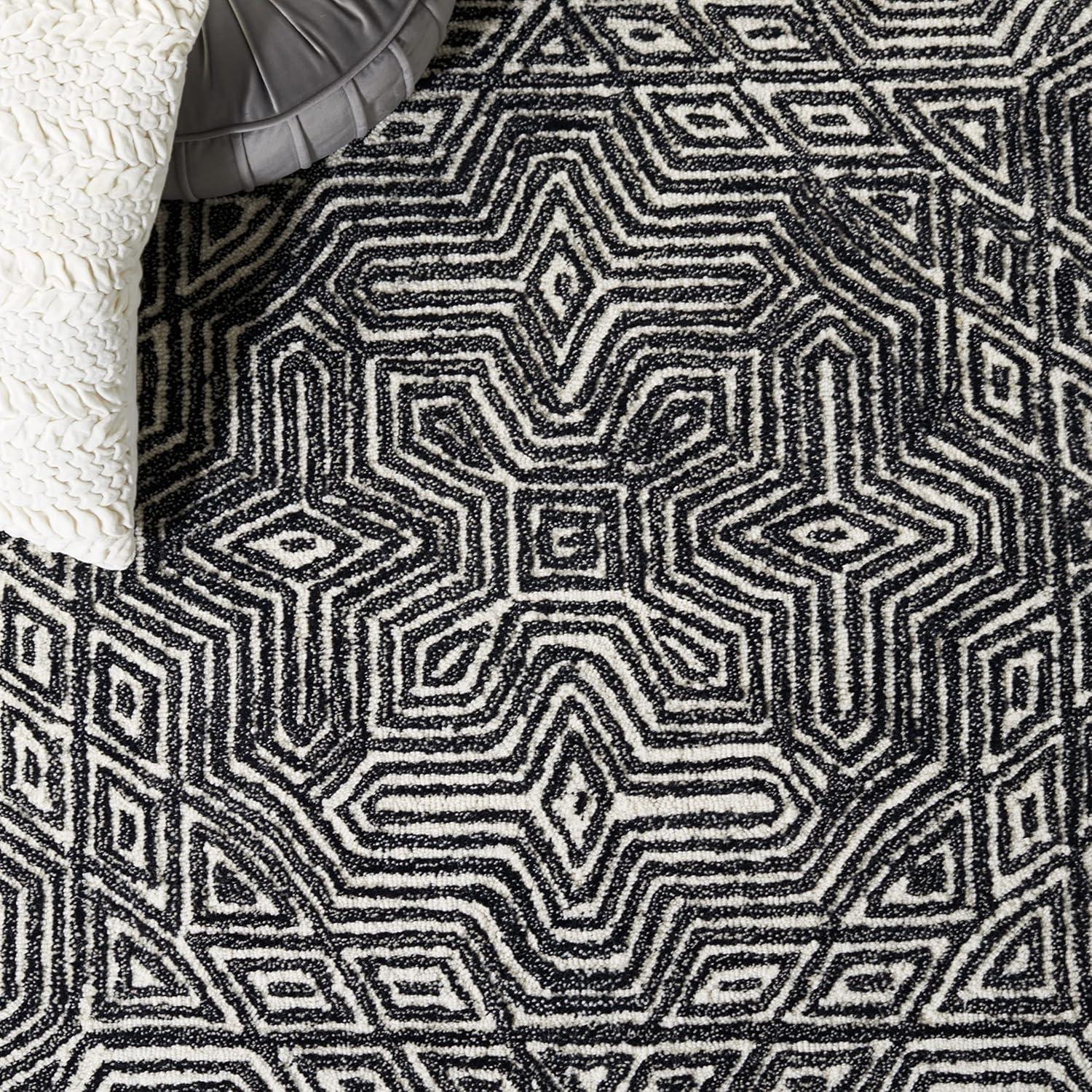 Micro-Loop MLP956 Hand Tufted Indoor Area Rug - Ivory/Black - 8'x10' - Safavieh