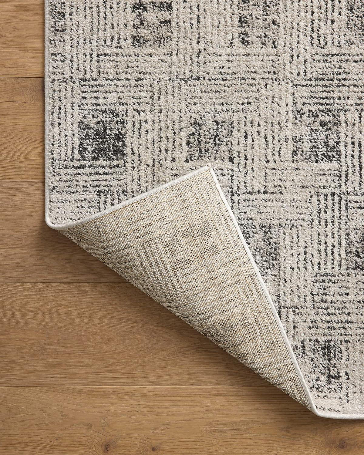 Gray Diamond Pattern 4' x 6' Wool Blend Area Rug