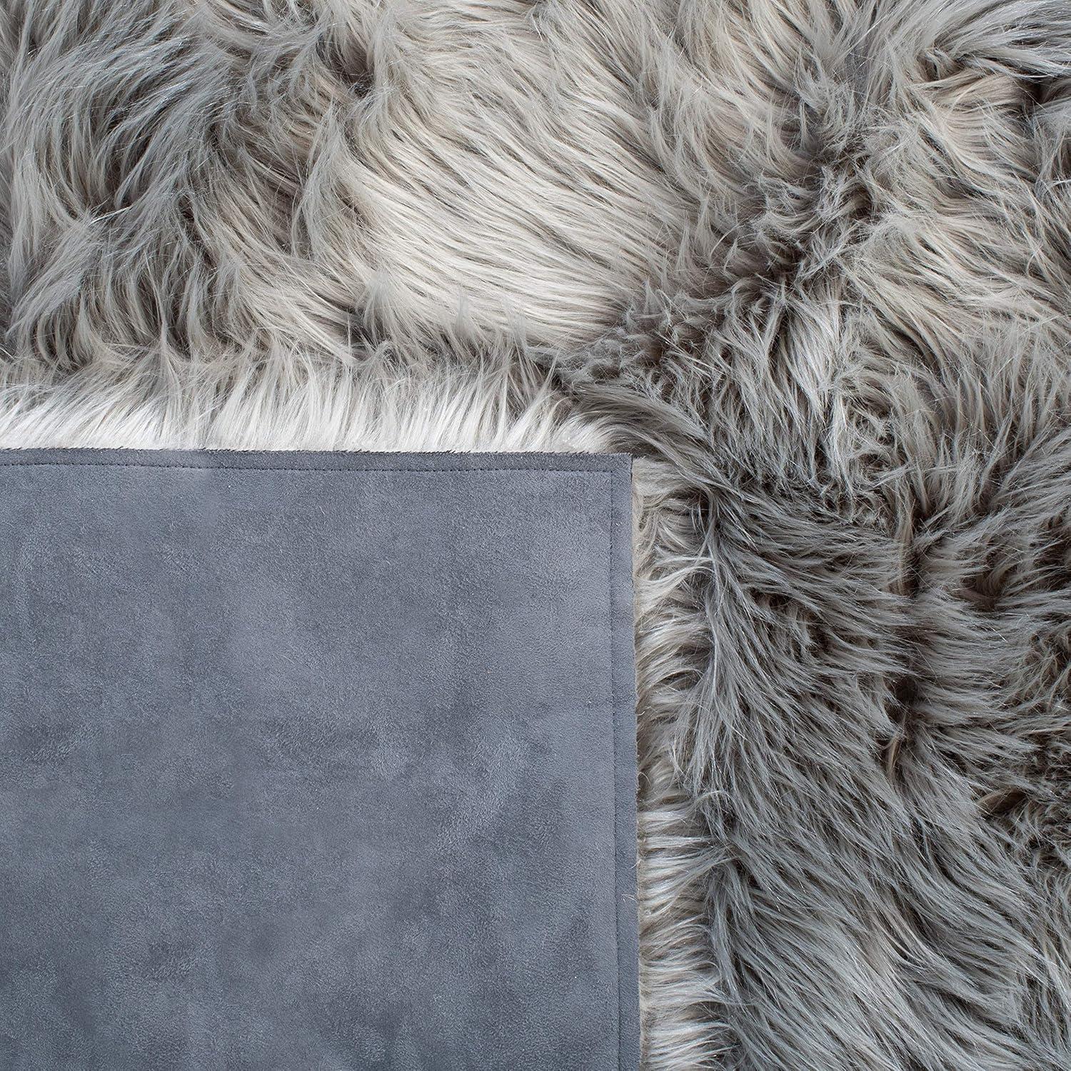 Faux Sheep Skin FSS235 Power Loomed Indoor Area Rug - Grey - 5'x7' - Safavieh