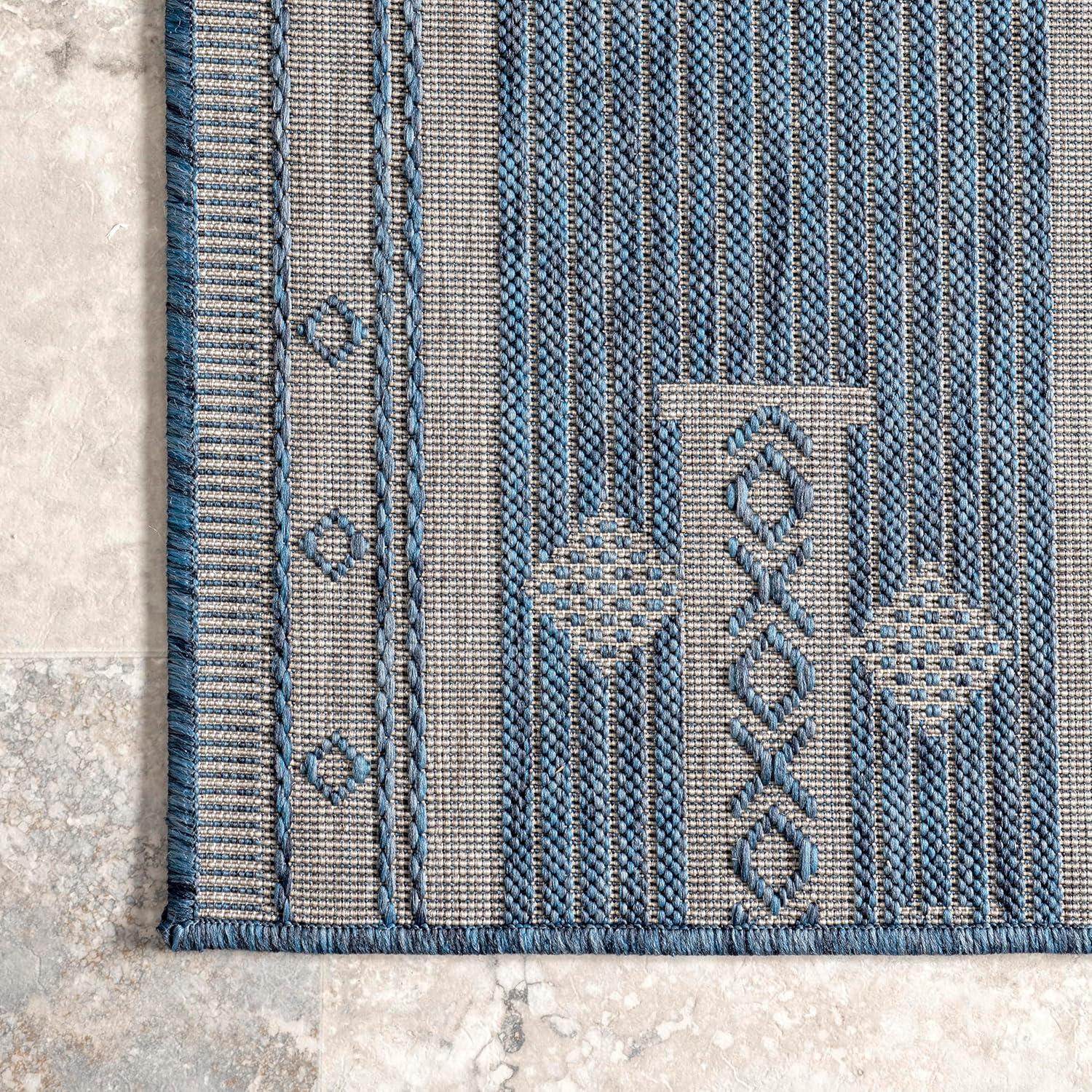 nuLOOM Leigh Ethnic Stripes Indoor/Outdoor Accent Rug, 3' 6" x 5', Light Gray