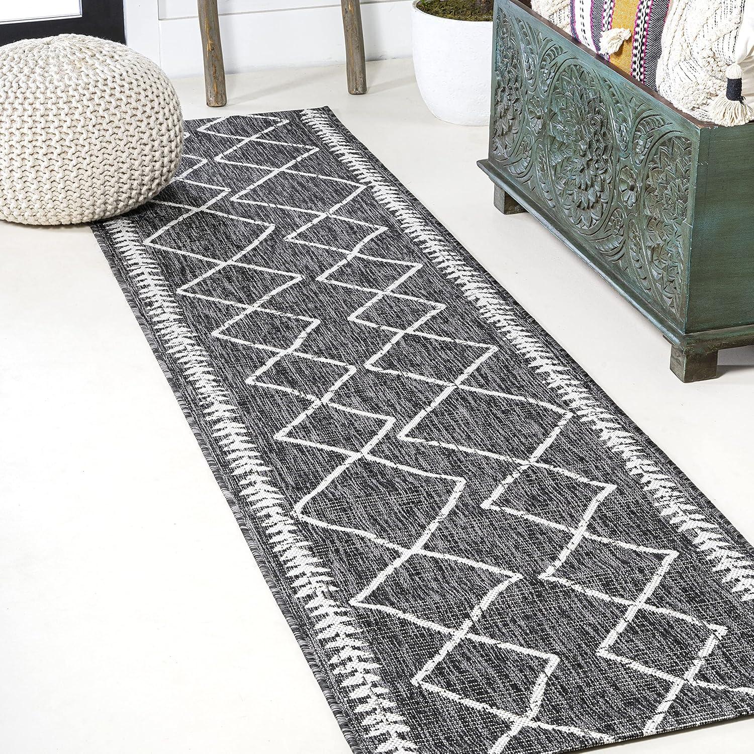 2'x10' Derya  Diamond Trellis Indoor/Outdoor Runner Rug, Black/Ivory - JONATHAN Y