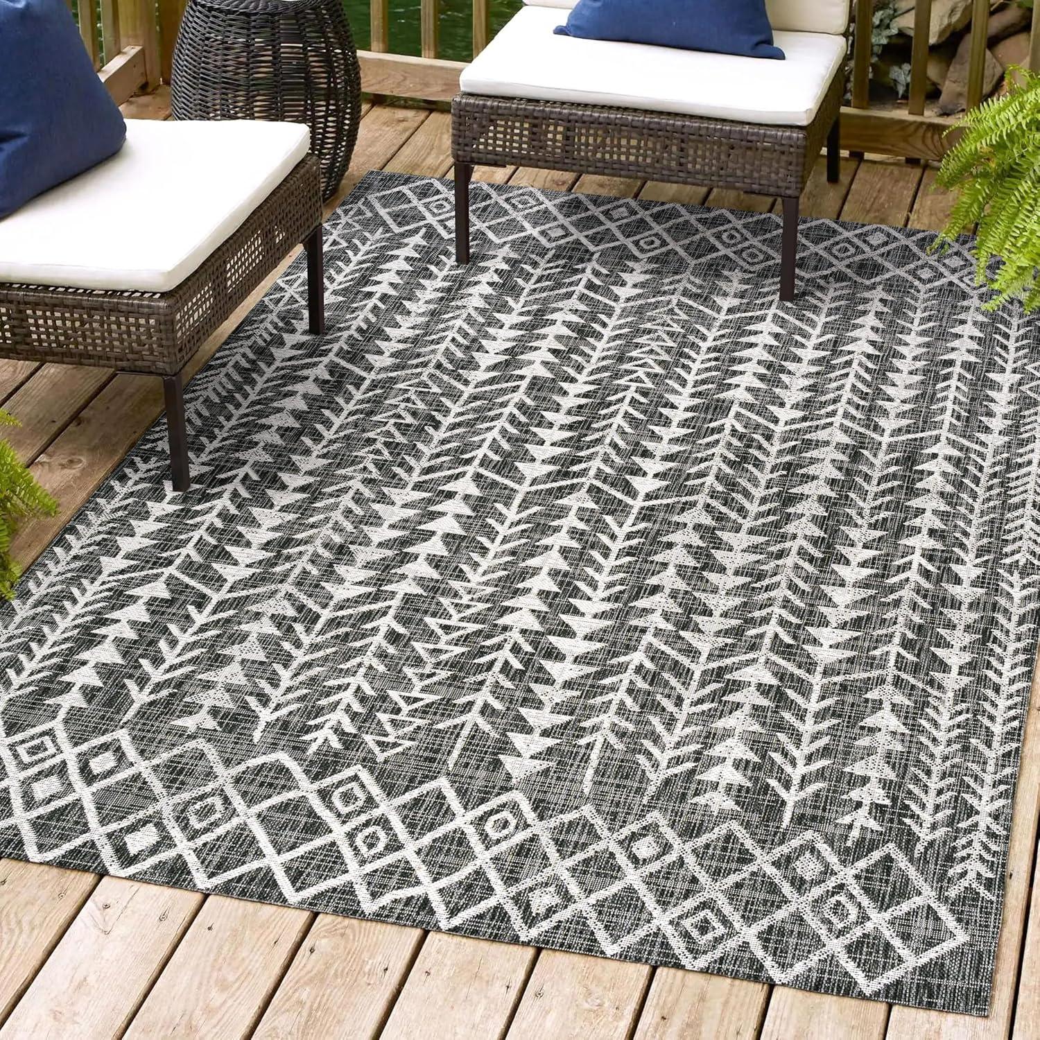 Tokay Bohemian Inspired Geometric Indoor/Outdoor Area Rug - JONATHAN Y