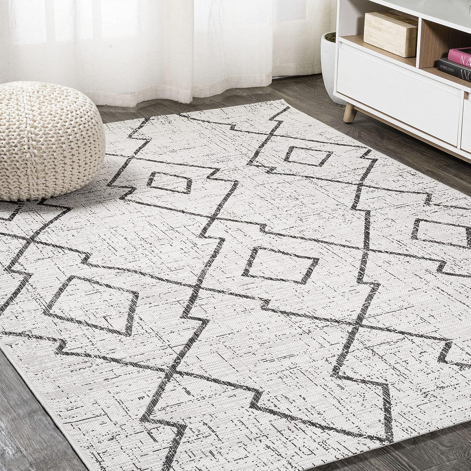 Carwa  Diamond Trellis Indoor/Outdoor Area Rug - JONATHAN Y