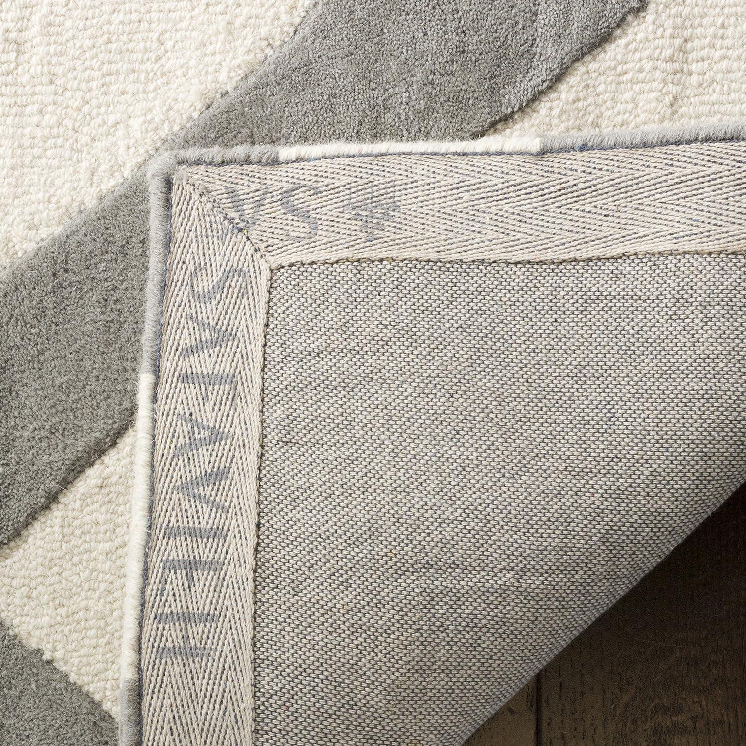 Safavieh Kids SFK921 Hand Tufted Area Rug - Grey/Ivory - 5'x7' - Safavieh.