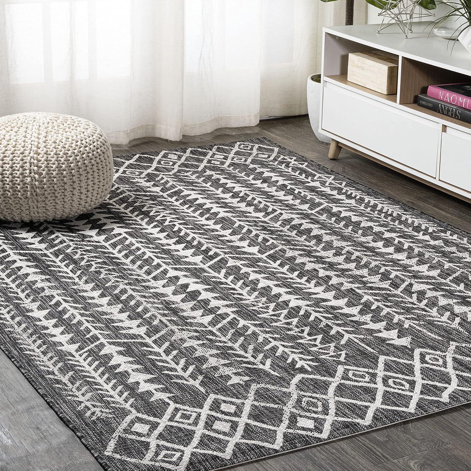 Tokay Bohemian Inspired Geometric Indoor/Outdoor Area Rug - JONATHAN Y