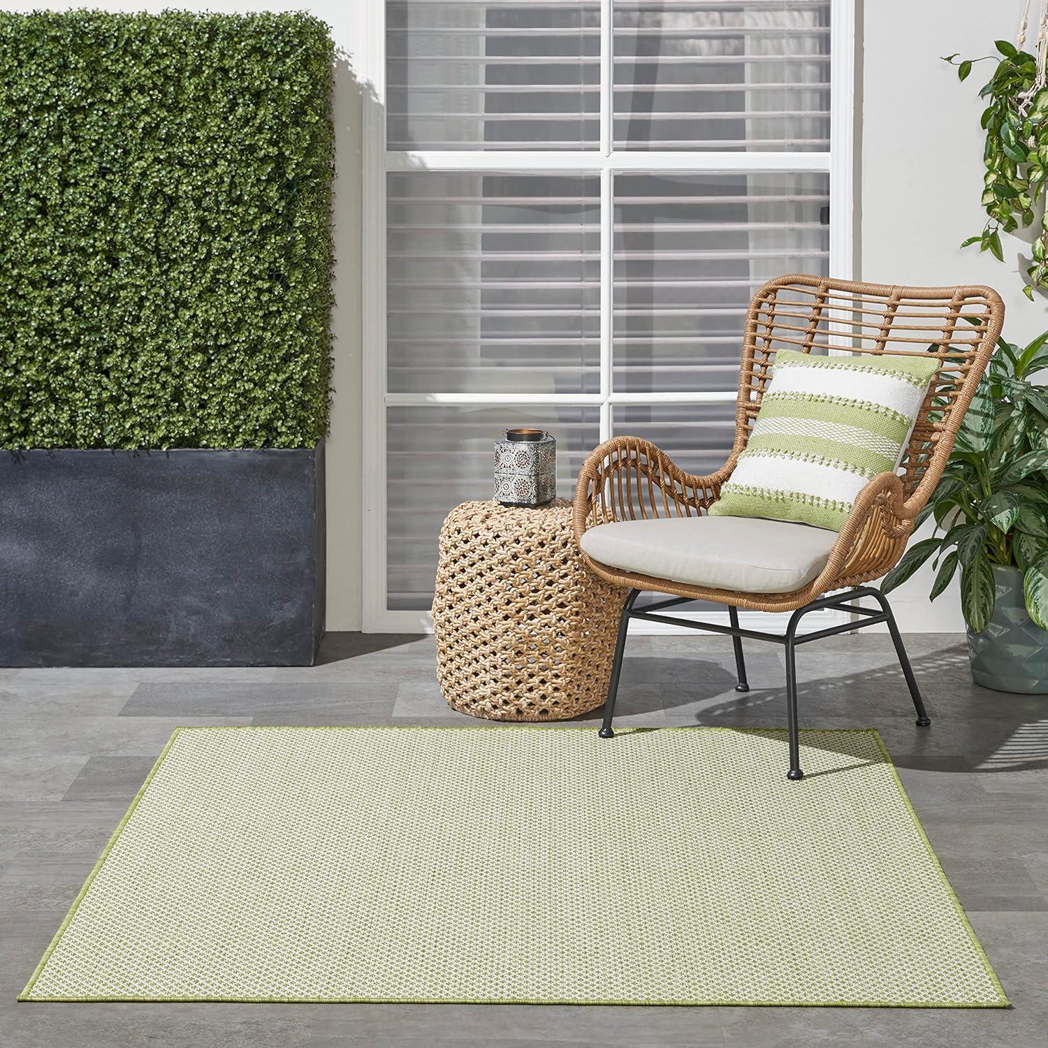 Courtyard Ivory Green 4' Square Geometric Outdoor Rug