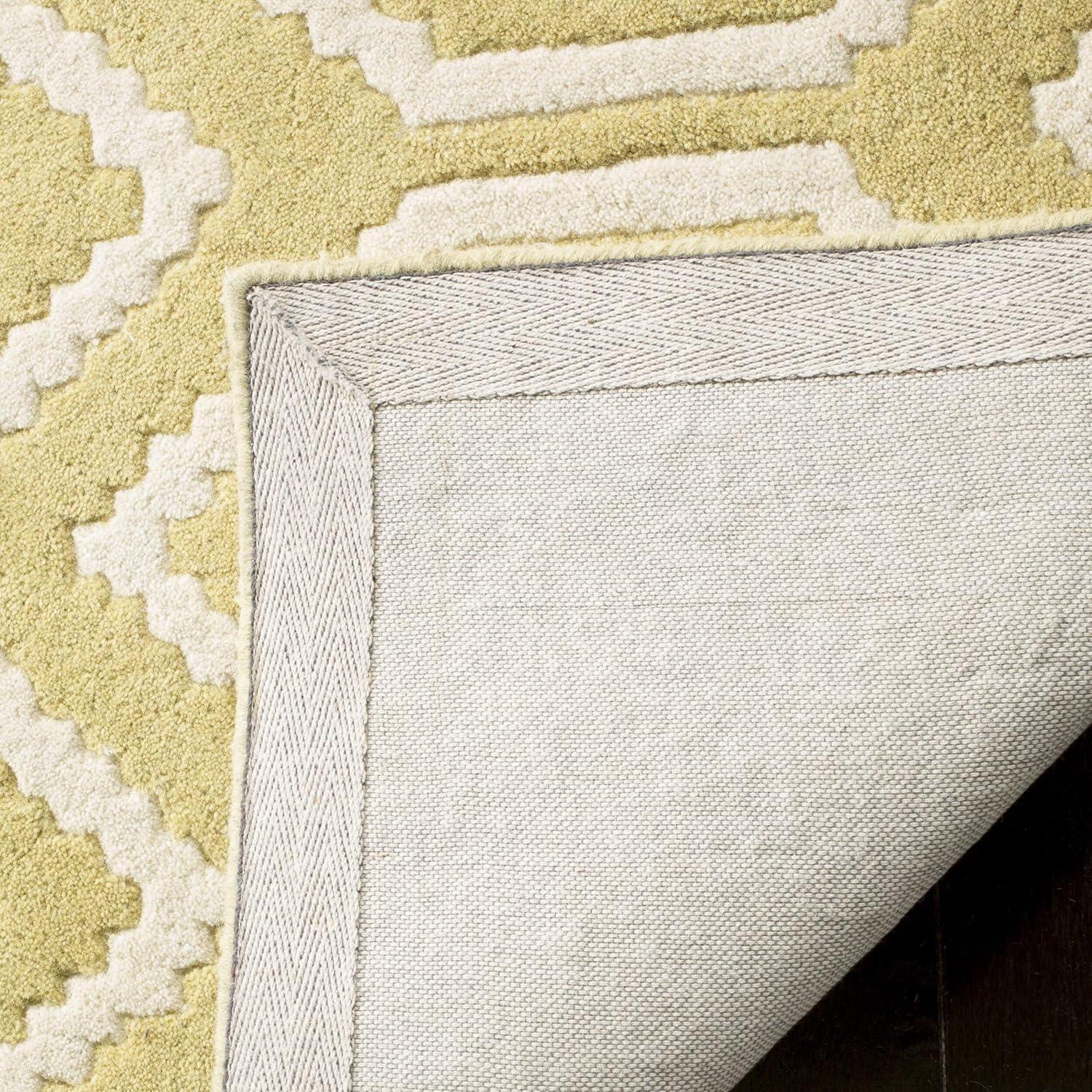 SAFAVIEH Chatham Graham Geometric Wool Area Rug, Light Gold/Ivory, 5' x 8'