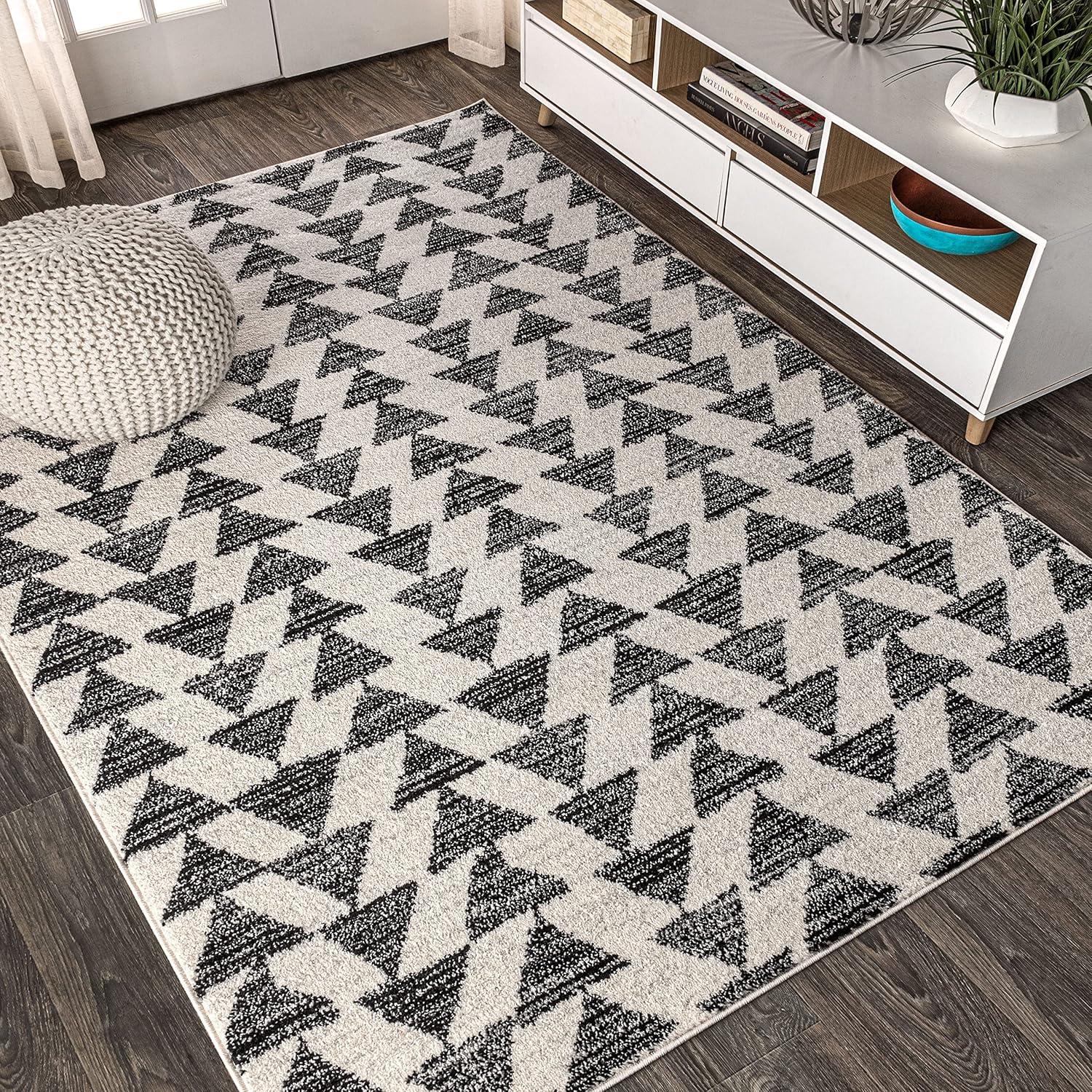 Aisha Moroccan Triangle Geometric Indoor Area Rug - JONATHAN Y