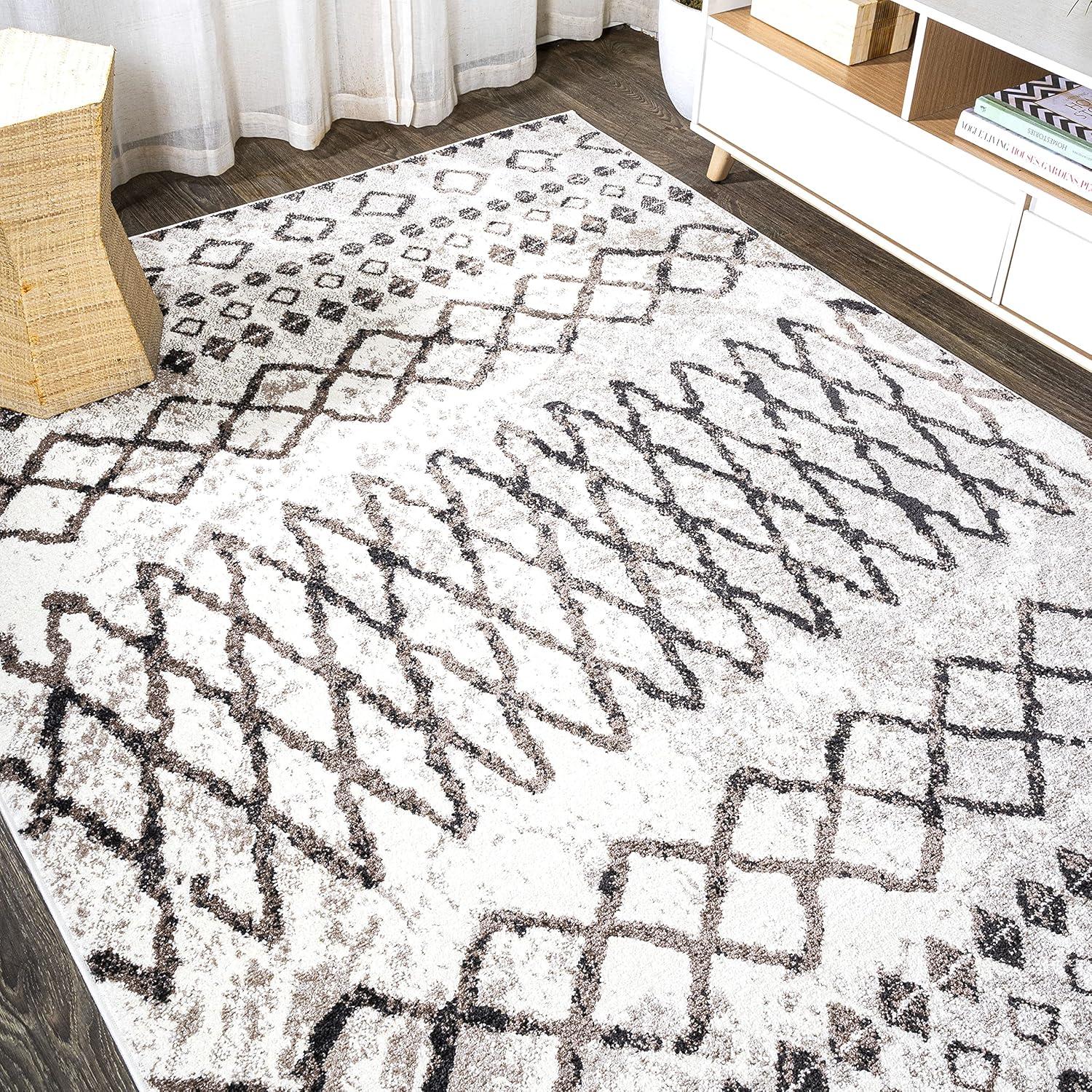 Aksil Moroccan Diamond Area Rug - JONATHAN Y