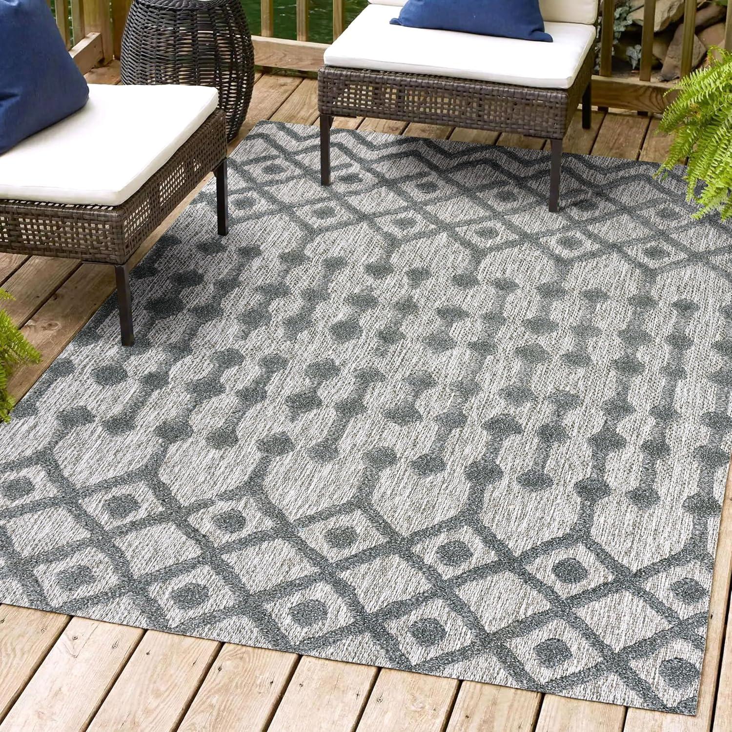 Peralta Moroccan Diamond Indoor/Outdoor Area Rug - JONATHAN Y