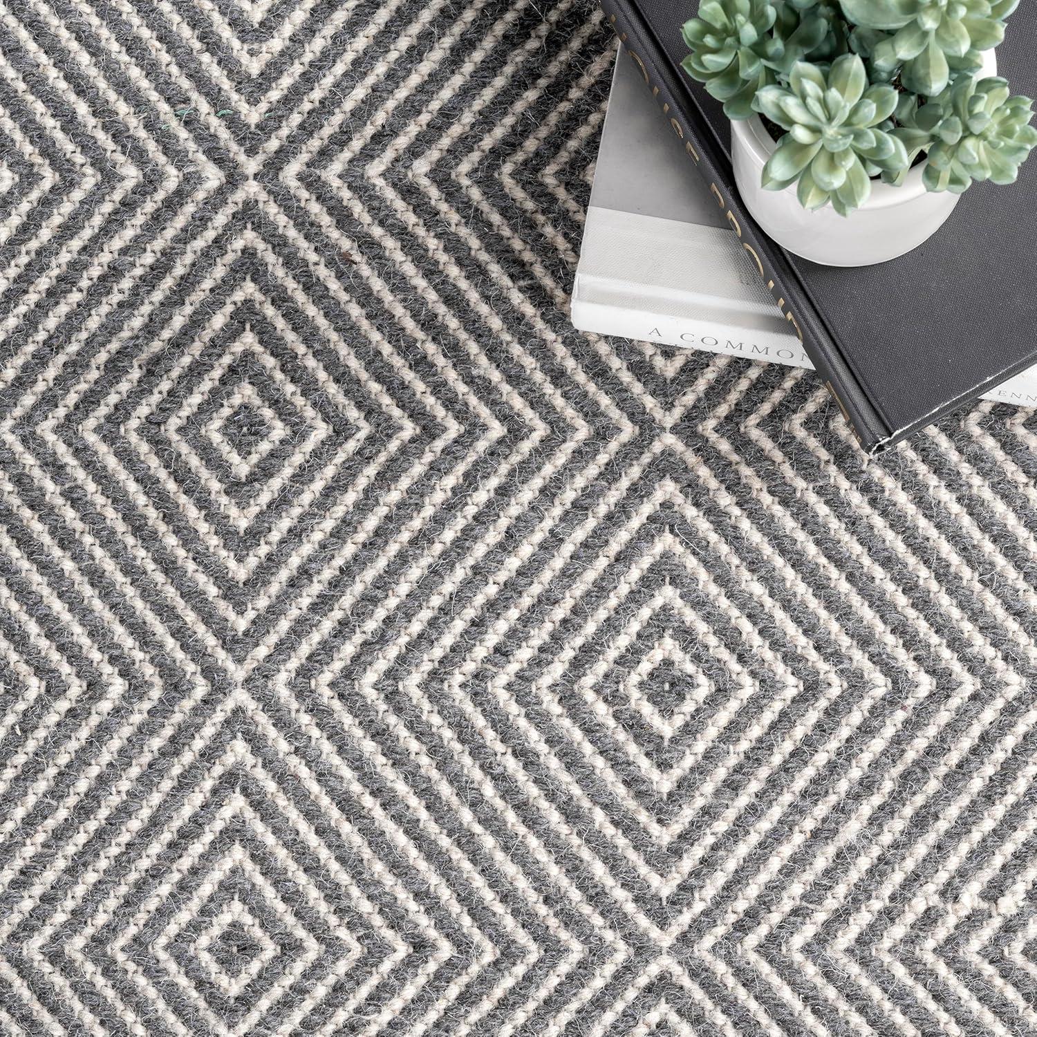 Handwoven Geometric Gray Wool 33" Area Rug