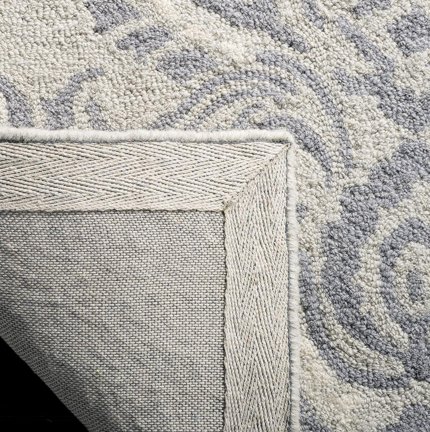 SAFAVIEH Blossom Travis Damask Wool Area Rug, Light Grey/Ivory, 4' x 6'