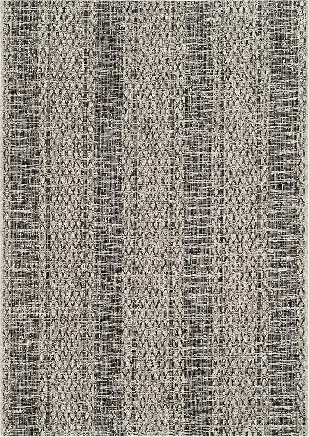 Courtyard CY8736 Power Loomed Indoor and Outdoor Area Rug - Light Grey/Black - 4'x5'7" - Safavieh