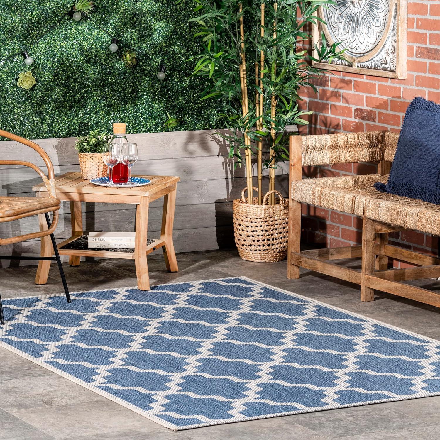 Reversible Blue Trellis Synthetic Area Rug, 4' x 6'