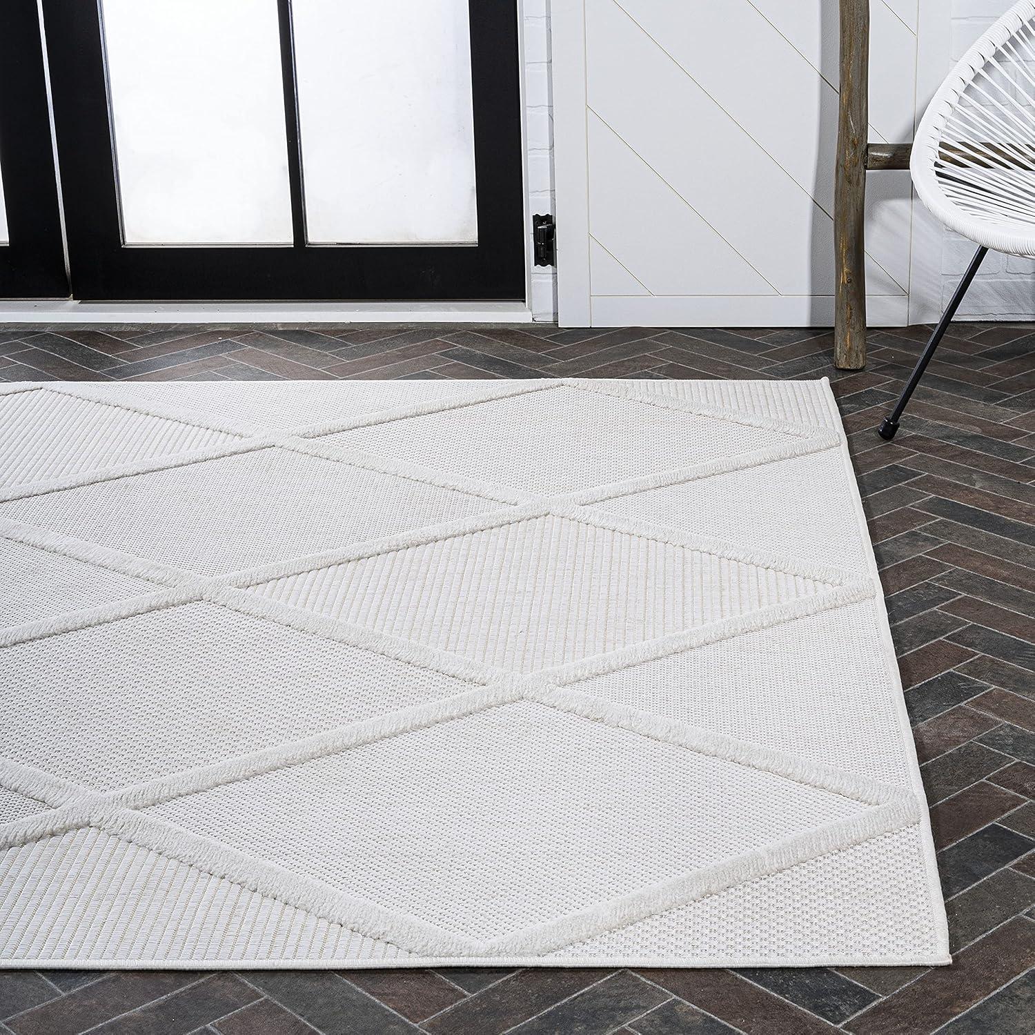 Salines Diamond Trellis Indoor/Outdoor Area Rug - JONATHAN Y