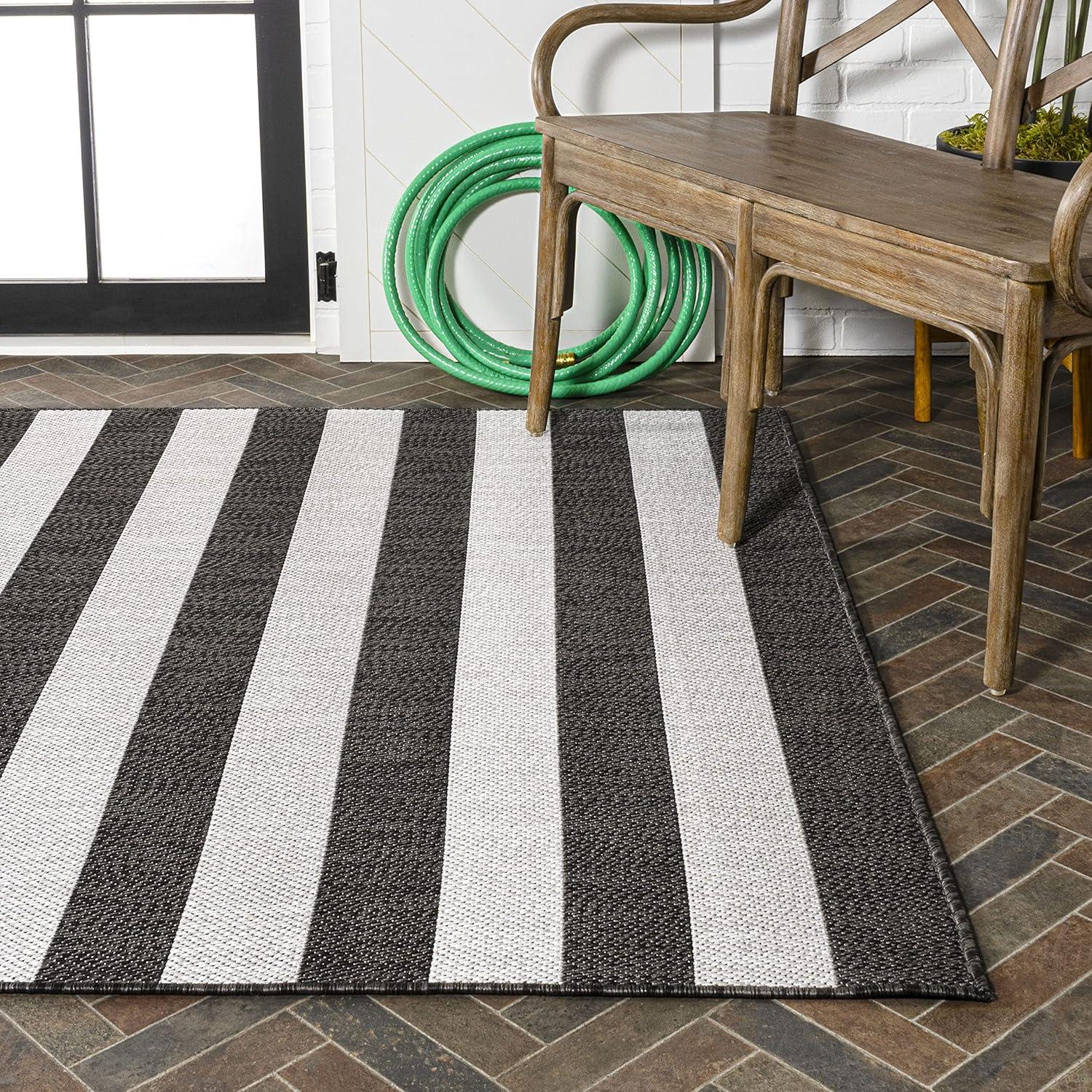 Modern Cottage Black/Cream Wide Stripe Synthetic Area Rug 4' x 6'