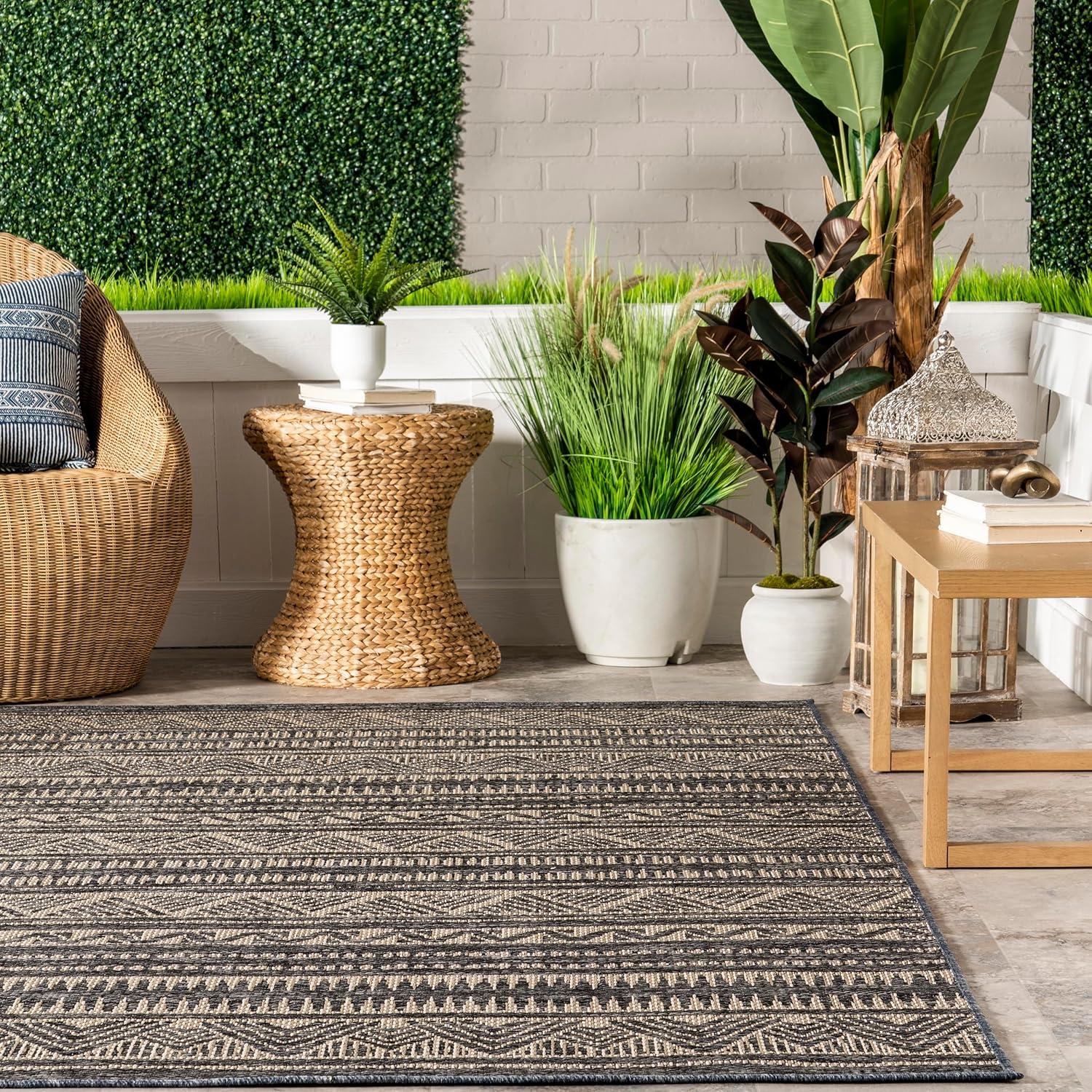 Nuloom Maia Striped Indoor/Outdoor Area Rug