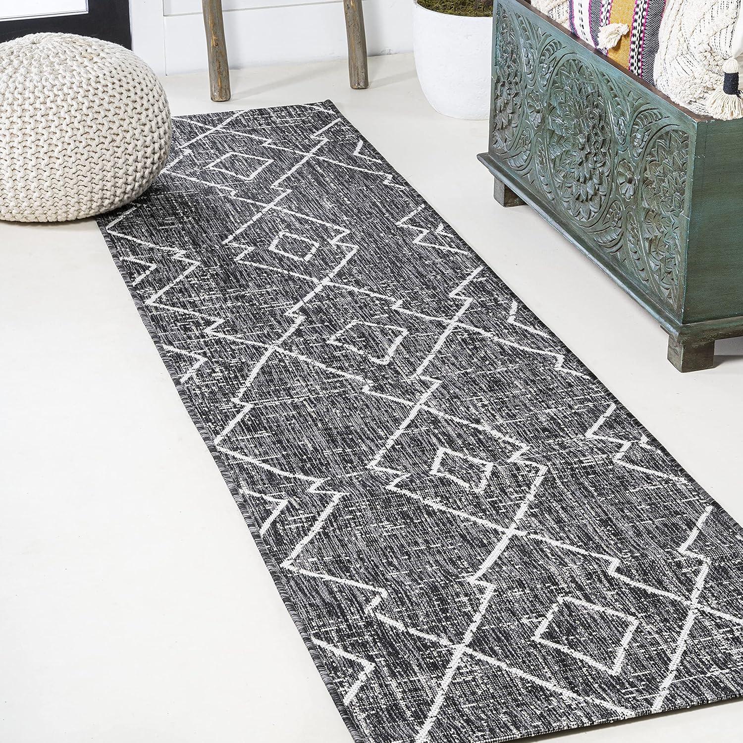 2'x10' Carwa  Diamond Trellis Indoor/Outdoor Runner Rug, Black/Ivory - JONATHAN Y