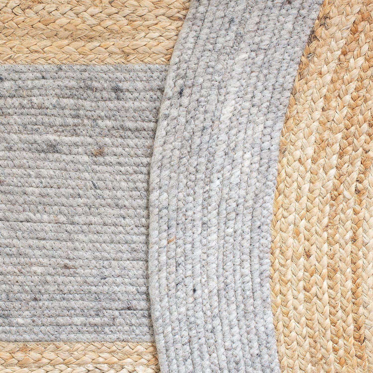 Braided BRD910 Hand Woven Indoor Area Rug - Silver/Natural - 5' Round - Safavieh