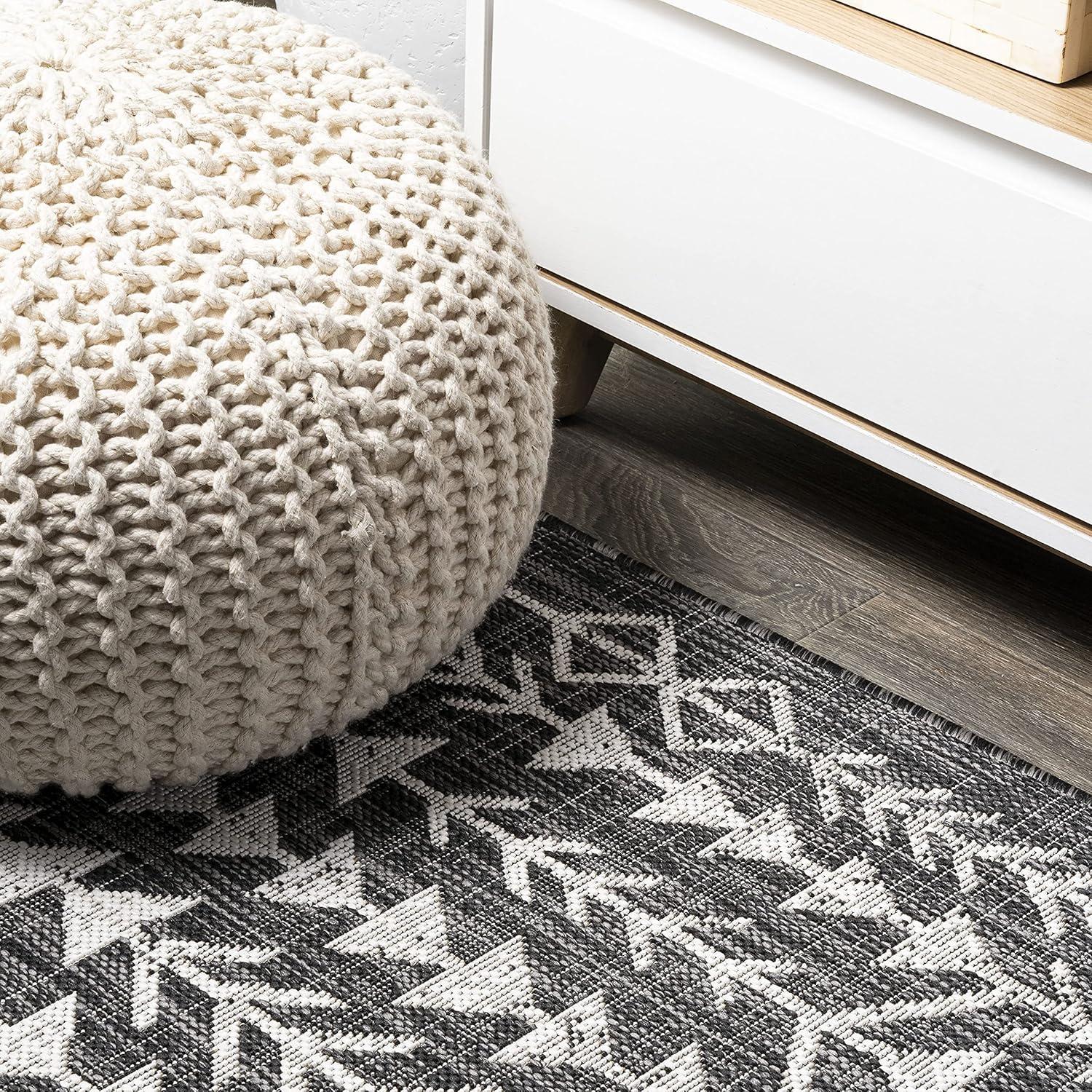 Tokay Bohemian Inspired Geometric Indoor/Outdoor Area Rug - JONATHAN Y