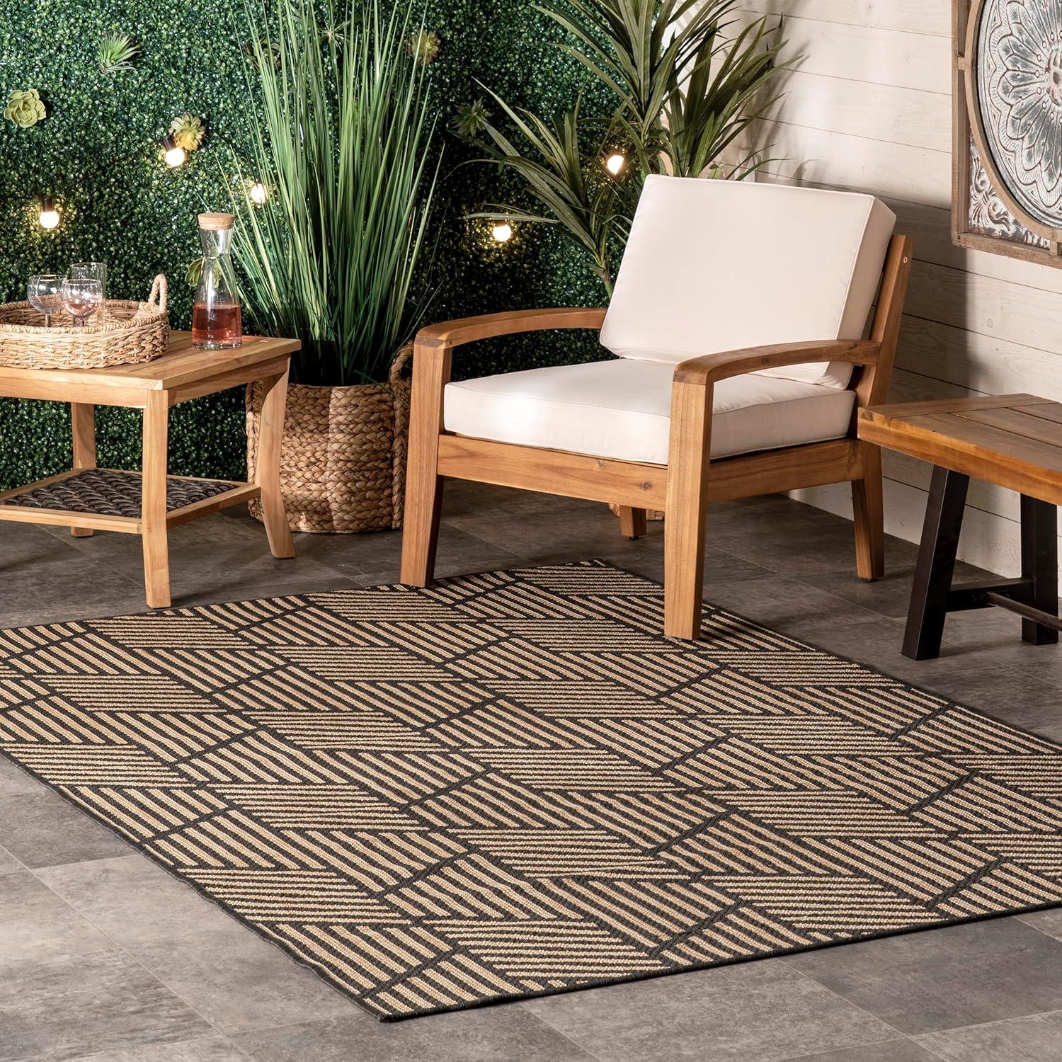Nuloom Leona Geometric 5x8 Indoor/Outdoor Area Rug for Living Room Patio Deck Front Porch Kitchen, Charcoal/Ivory