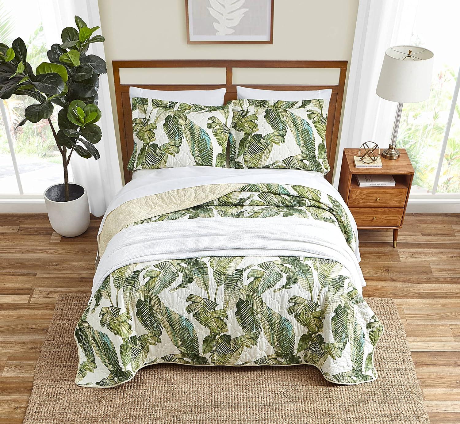 Twin White Cotton Reversible Quilt Set with Green Palm Design