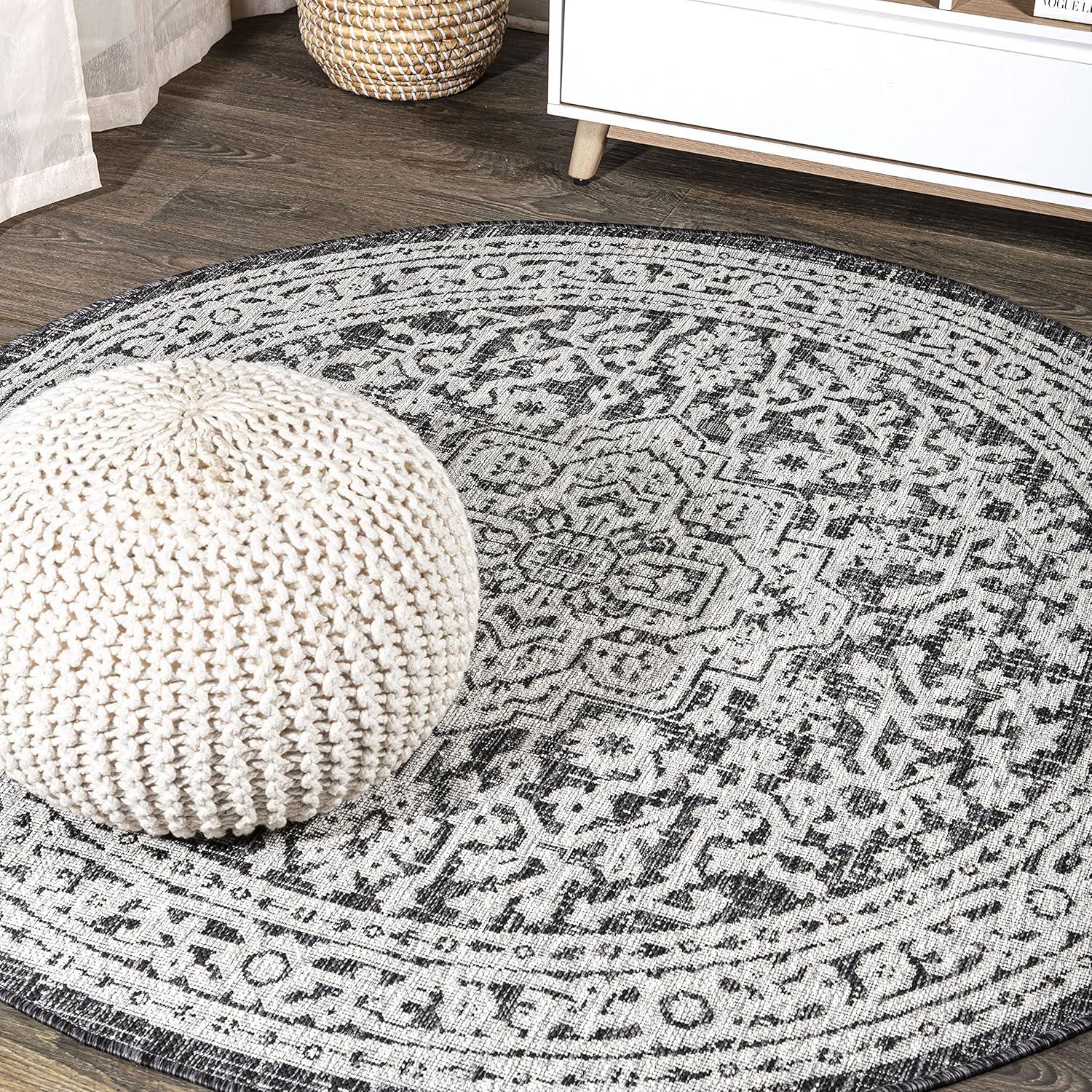 5' Round Sinjuri Medallion Textured Weave Indoor/Outdoor Area Rug, Gray/Black - JONATHAN Y
