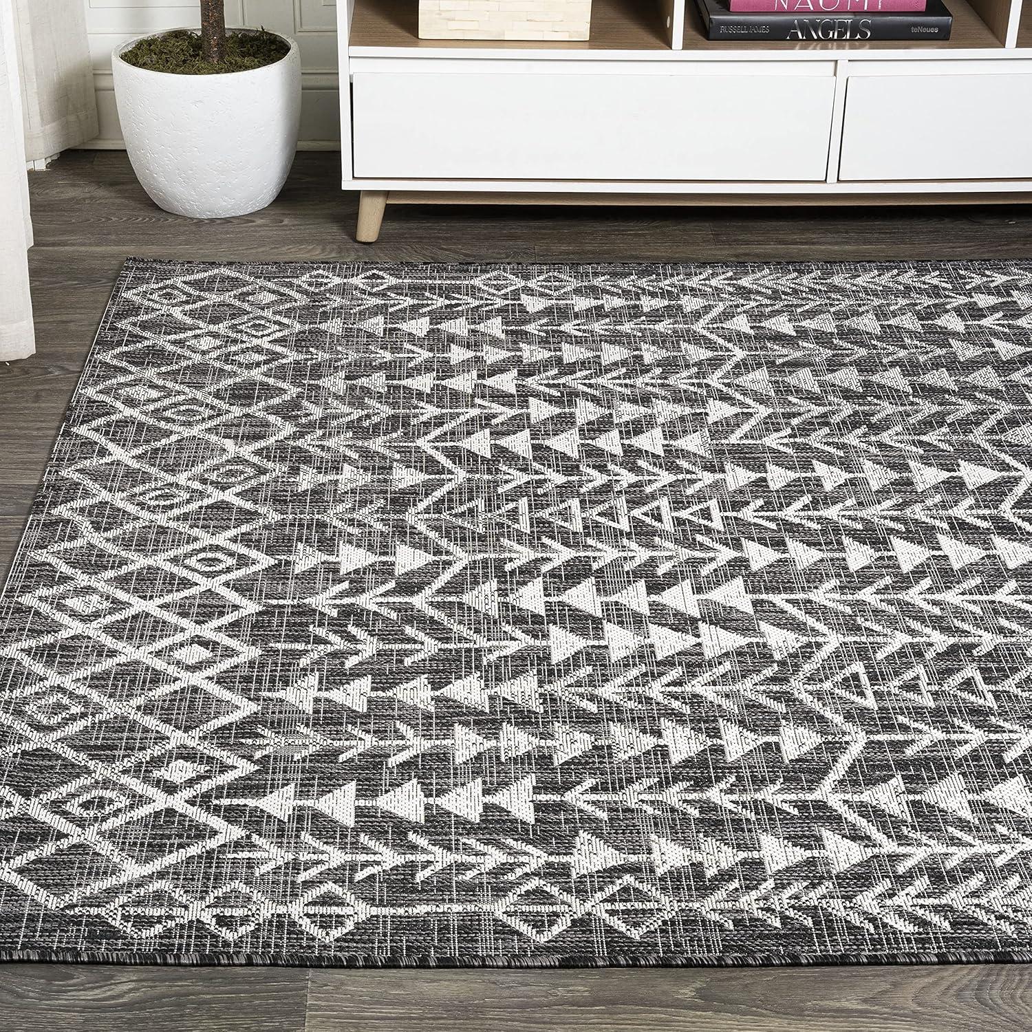4'x6' Tokay Bohemian Geometric Indoor/Outdoor Area Rug, Black/Ivory - JONATHAN Y