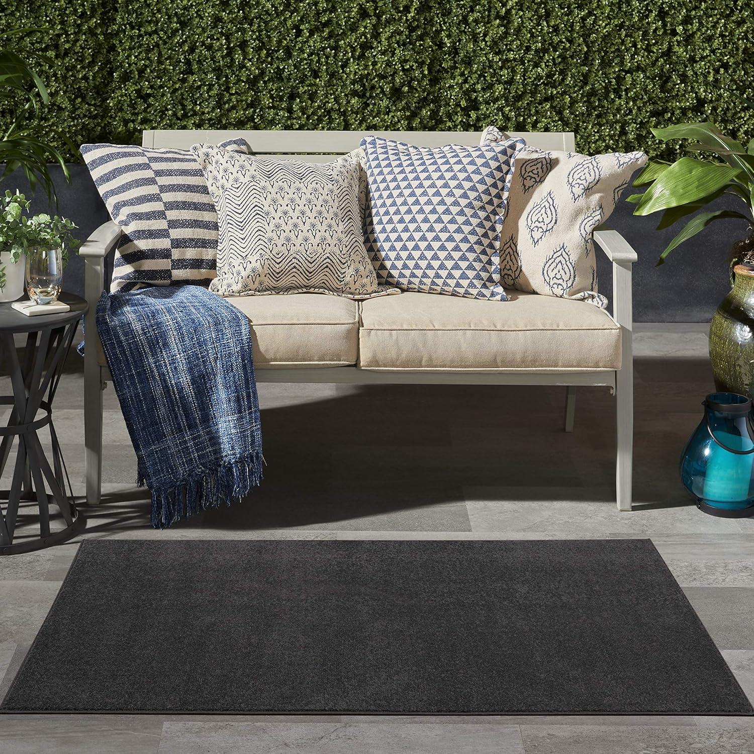 Yolonda Modern Black Area Rug