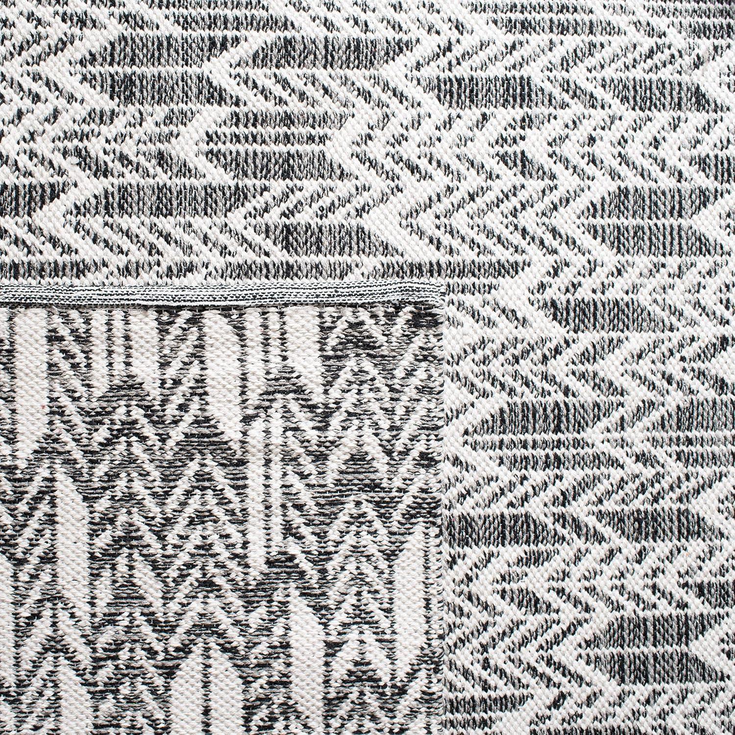 Montauk MTK609 Hand Woven Indoor Accent Rug - Black/Ivory - 2'3"x3'9" - Safavieh