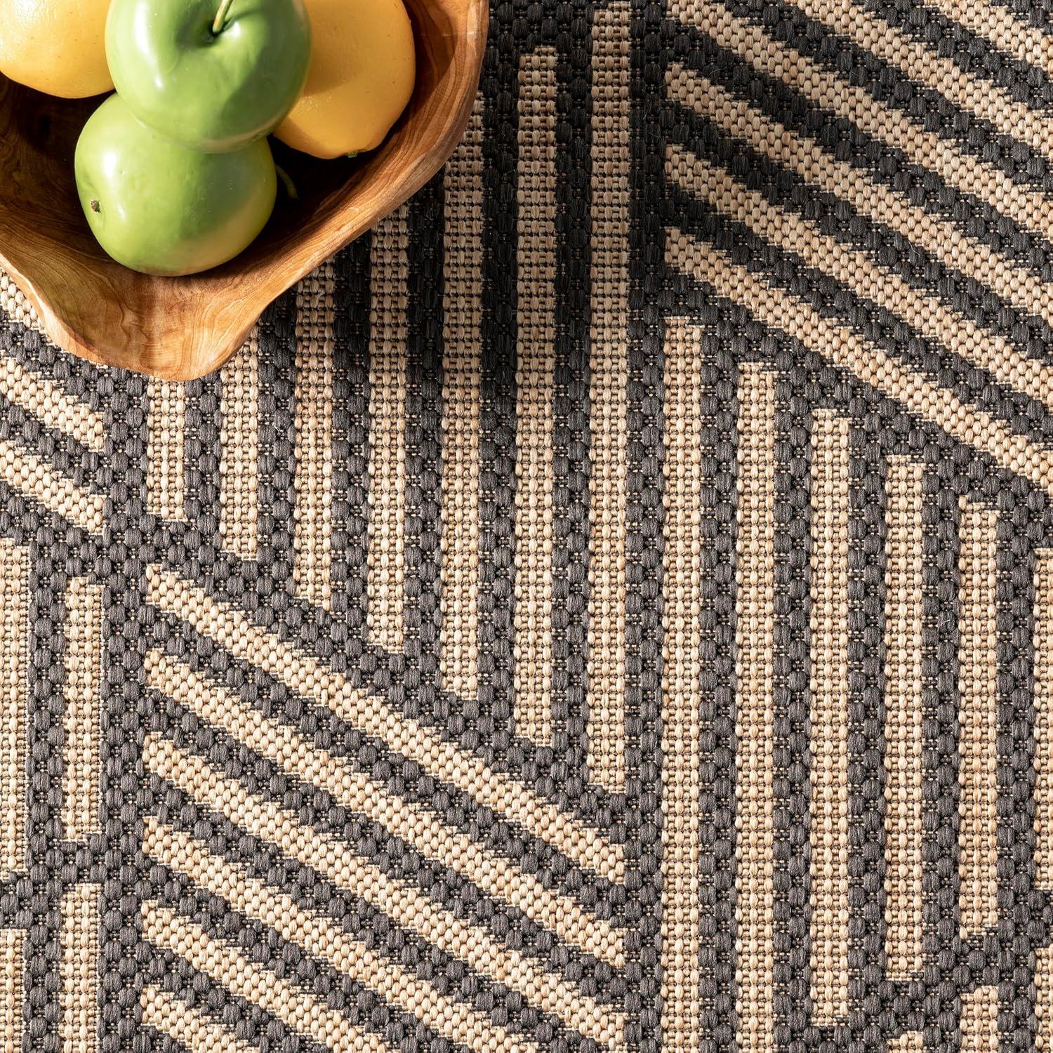 Nuloom Leona Geometric 5x8 Indoor/Outdoor Area Rug for Living Room Patio Deck Front Porch Kitchen, Charcoal/Ivory