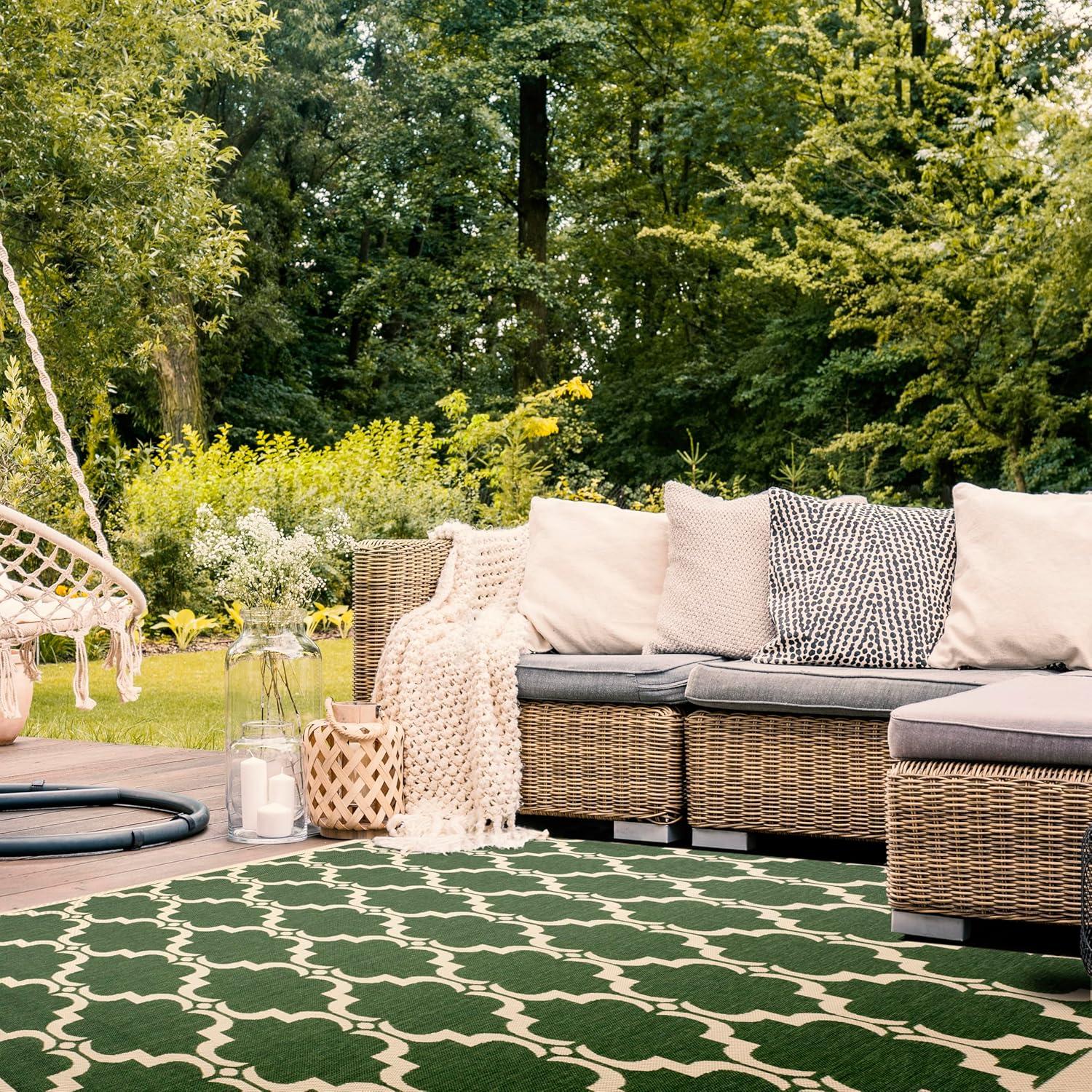 SAFAVIEH Courtyard Estelle Geometric Indoor/Outdoor Area Rug, 9' x 12', Dark Green/Beige