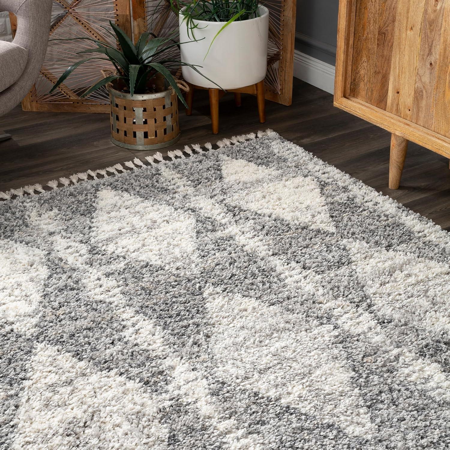 Reversible Gray Geometric Shag 2'x3' Synthetic Area Rug