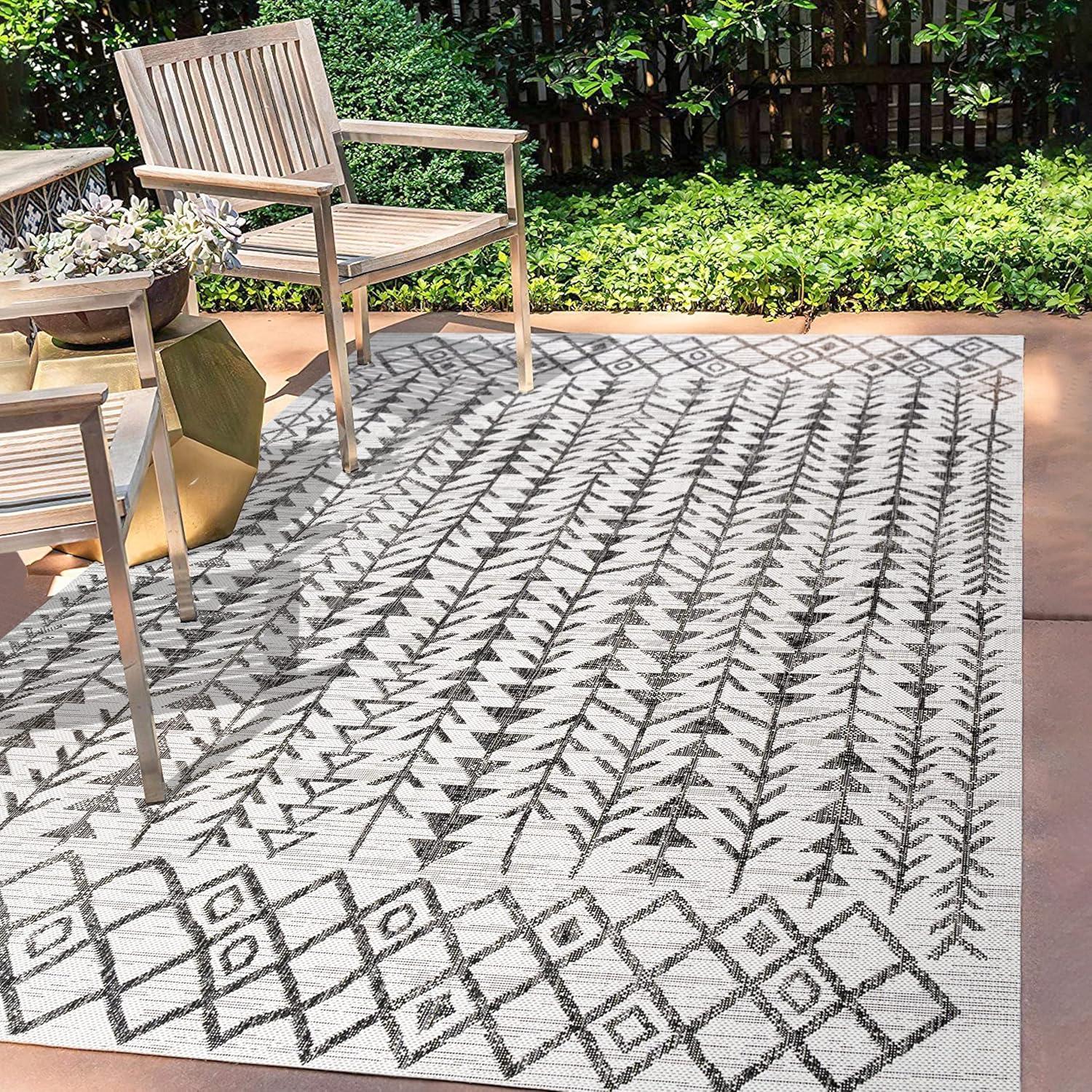 4'x6' Tokay Bohemian Geometric Indoor/Outdoor Area Rug, Ivory/Black - JONATHAN Y