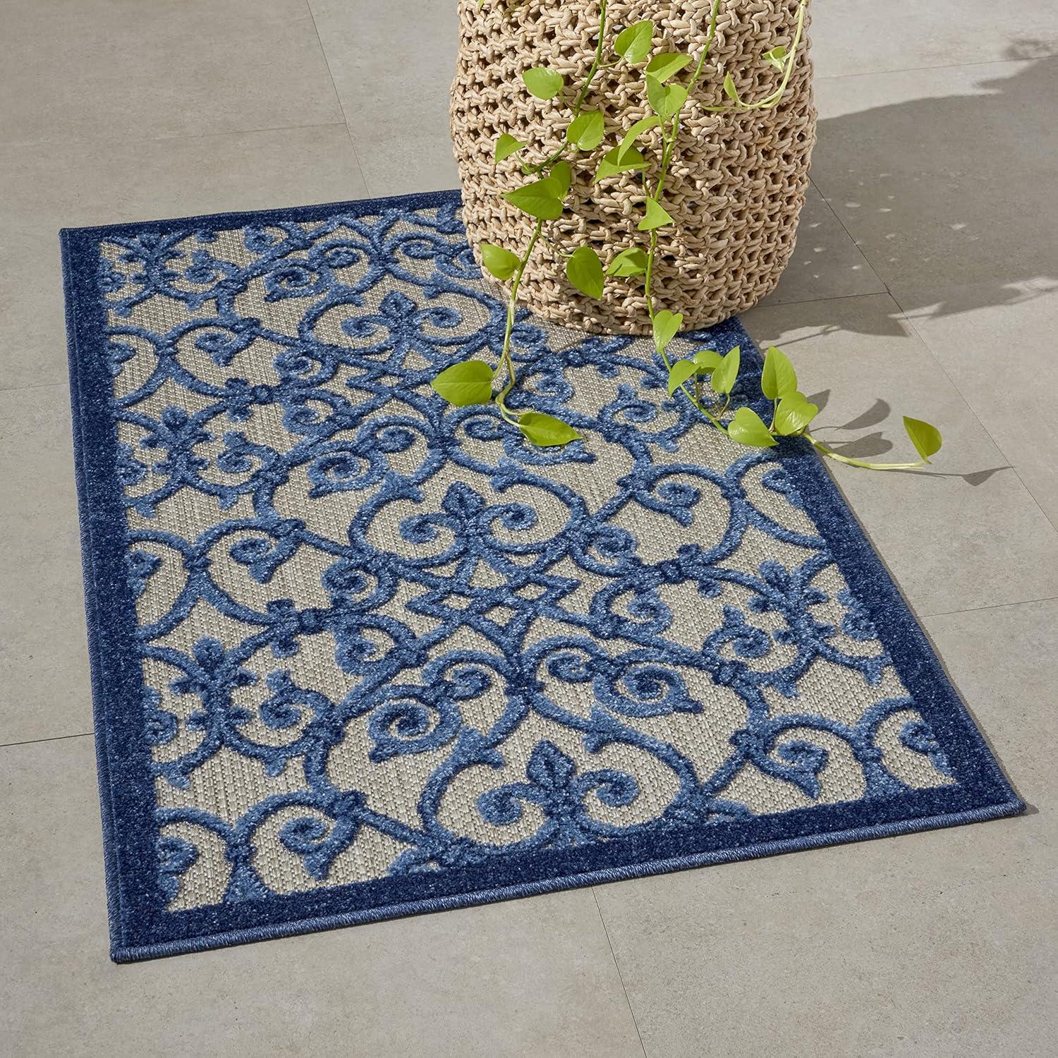 Aloha Grey/Blue Floral Indoor/Outdoor 2'8" x 4' Area Rug