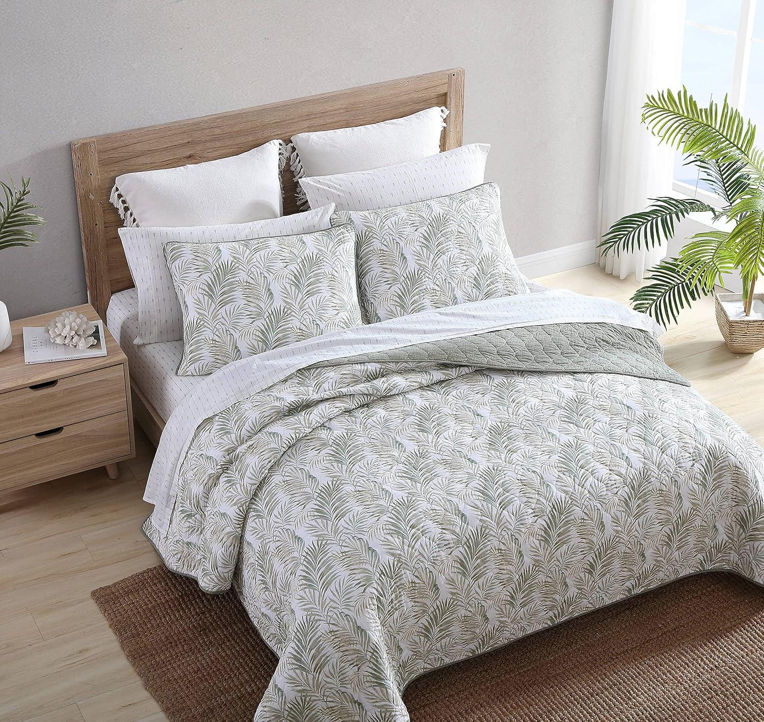 Reversible Sage Palm Motif White Cotton King Quilt Set